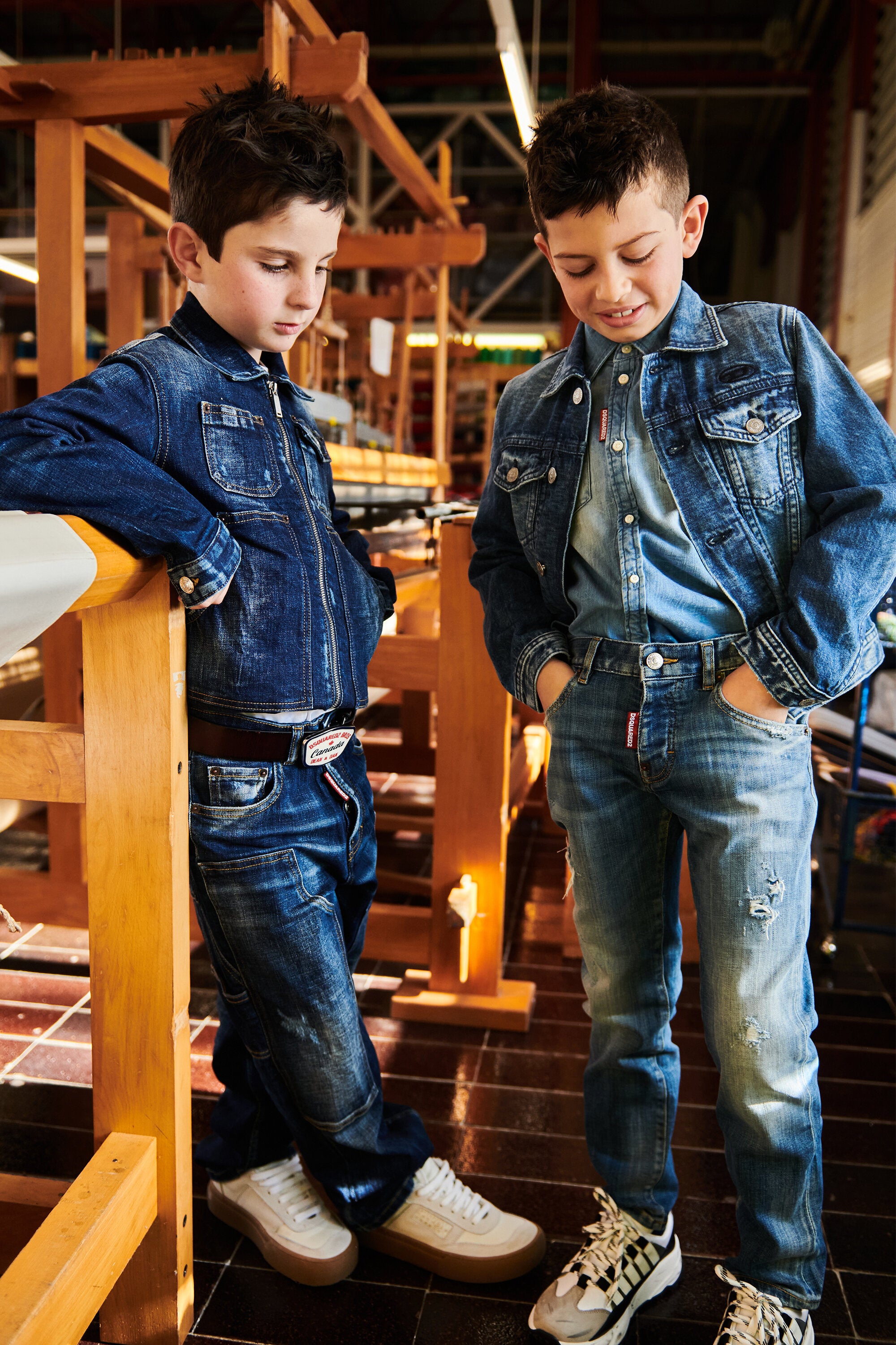 ロゴ入りデニムジャケット