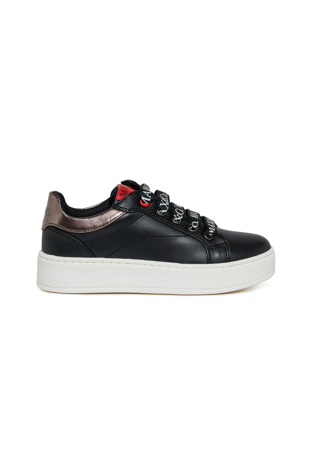 Sneakers with logo