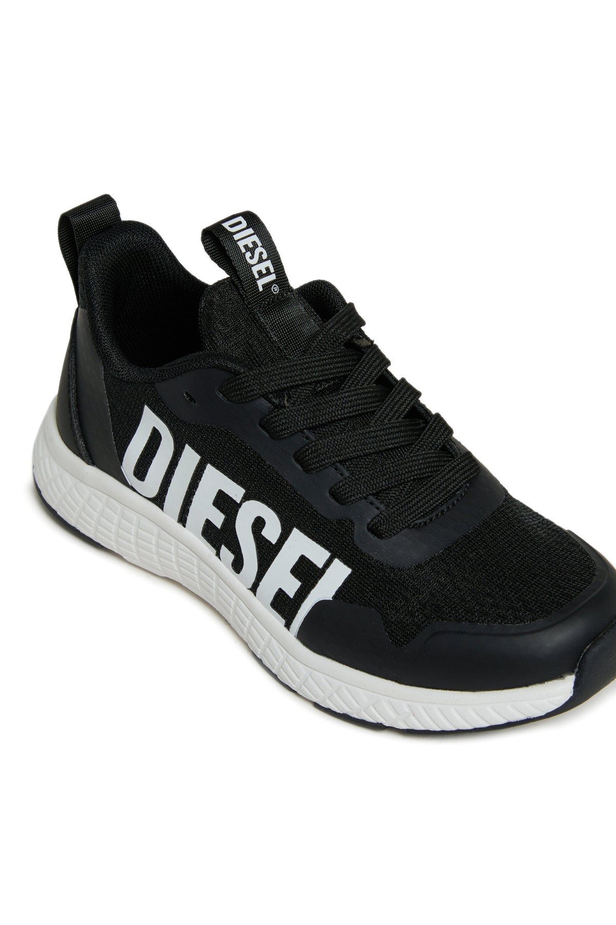 Sneakers with contrasting logo