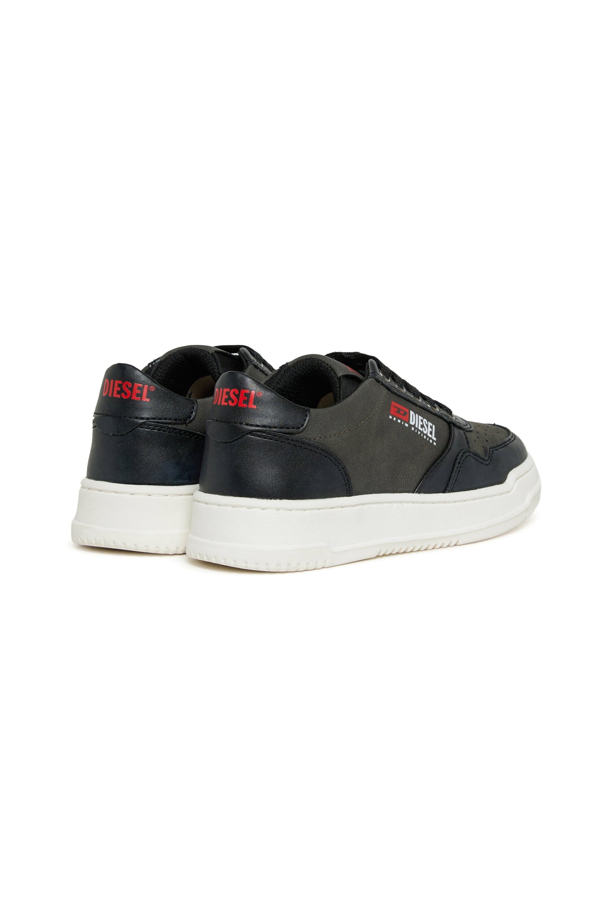 Sneakers with logo