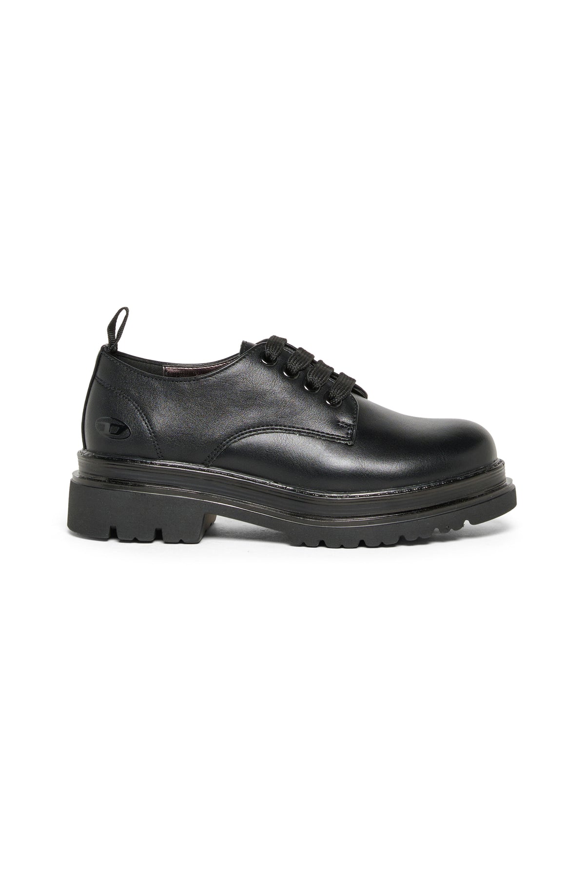 Lace-up shoe with logo