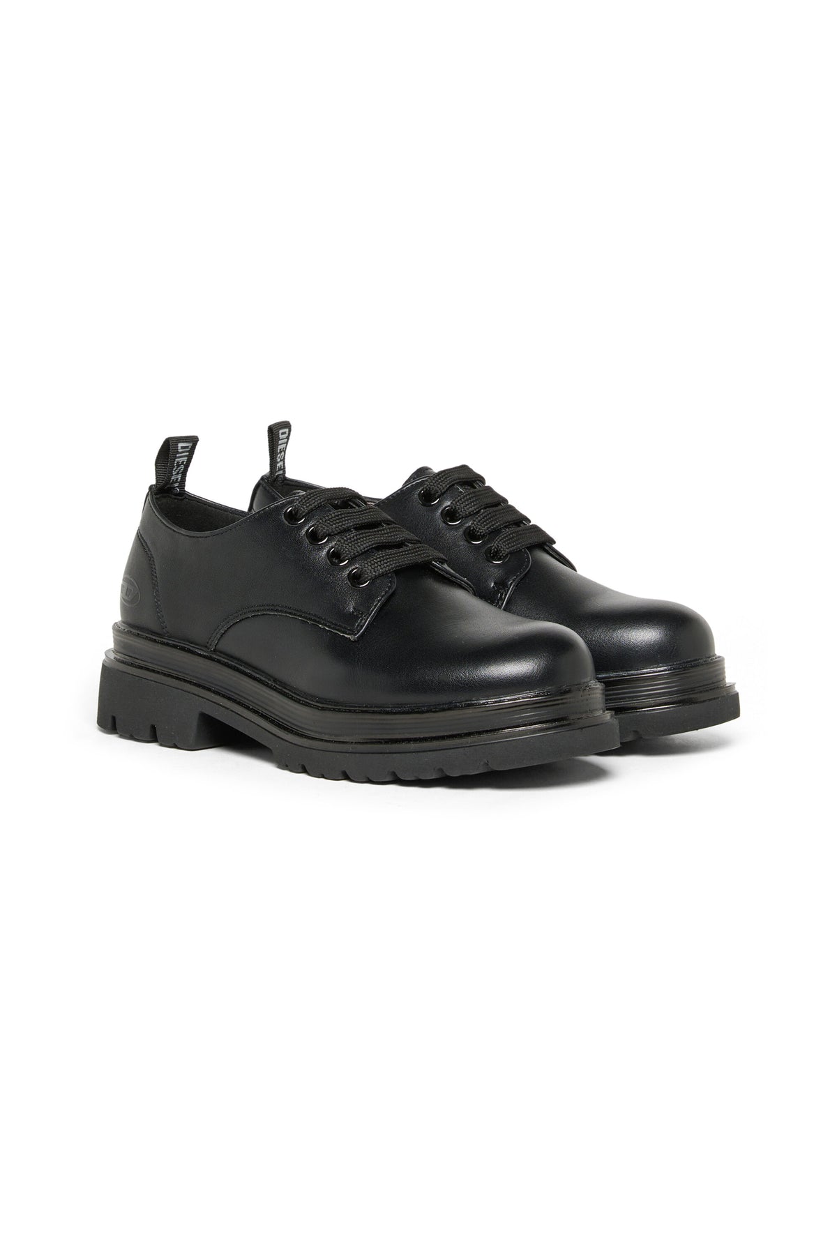 Lace-up shoe with logo