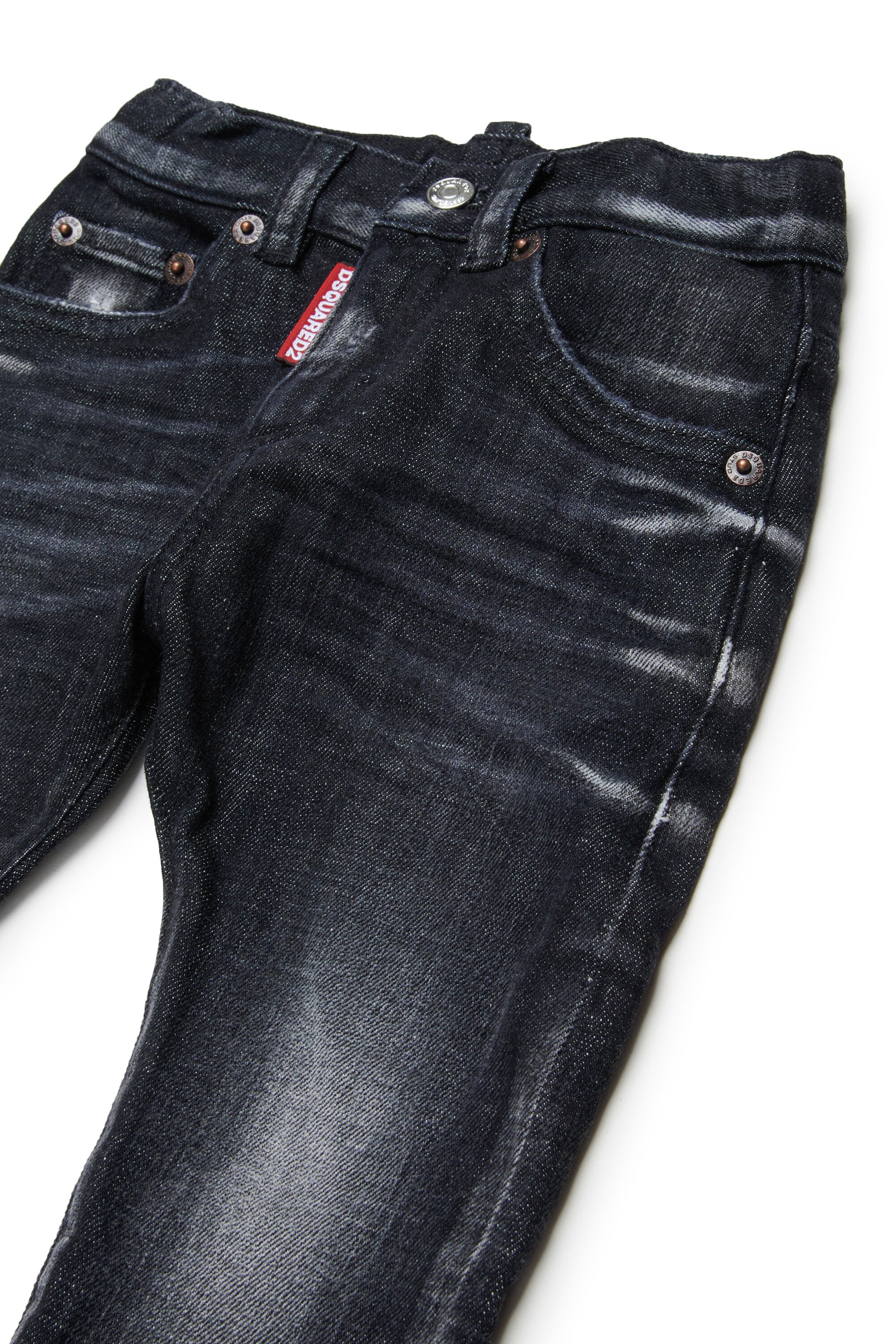 色あせた黒いジーンズ