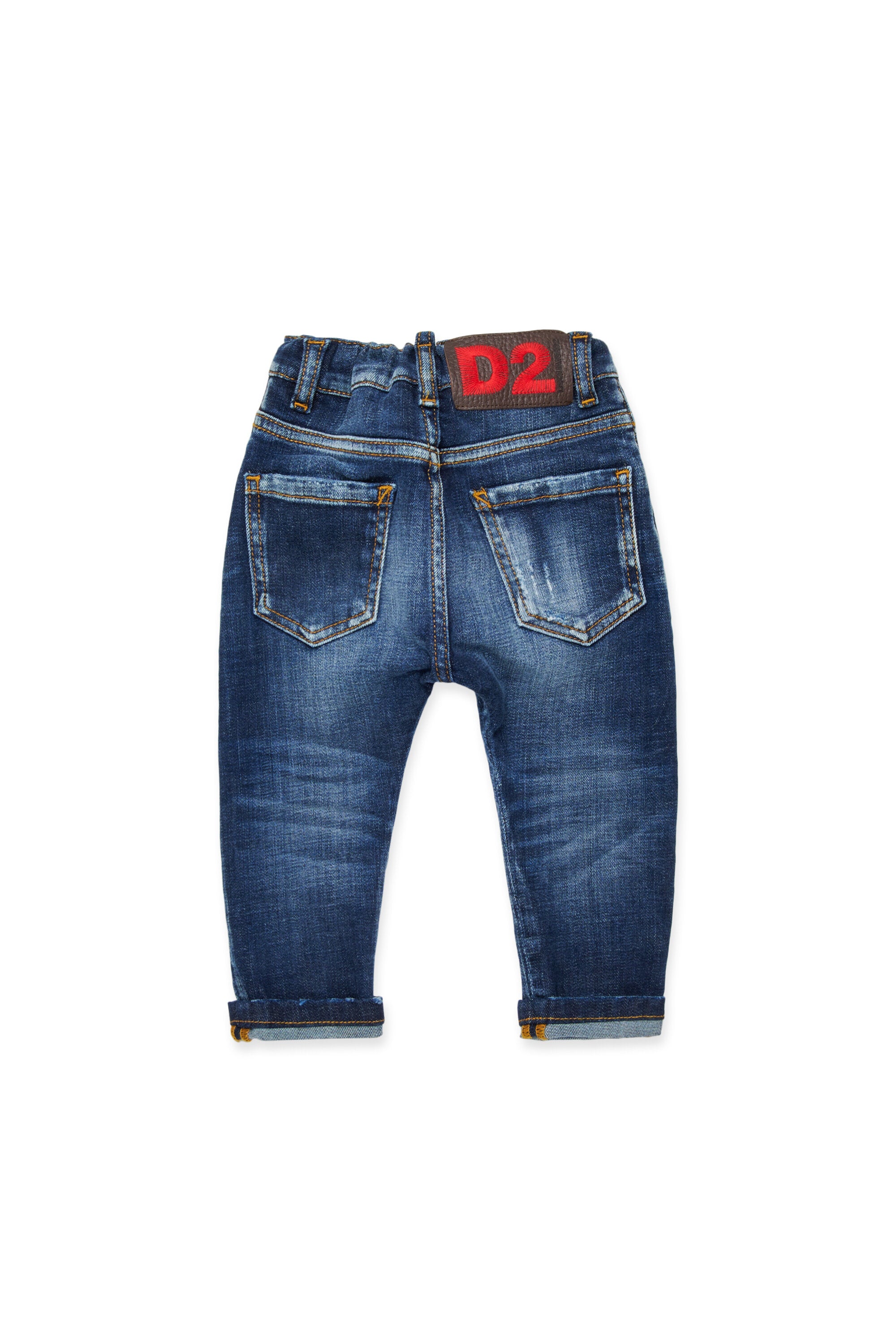 濃淡のある濃紺のスリムジーンズ