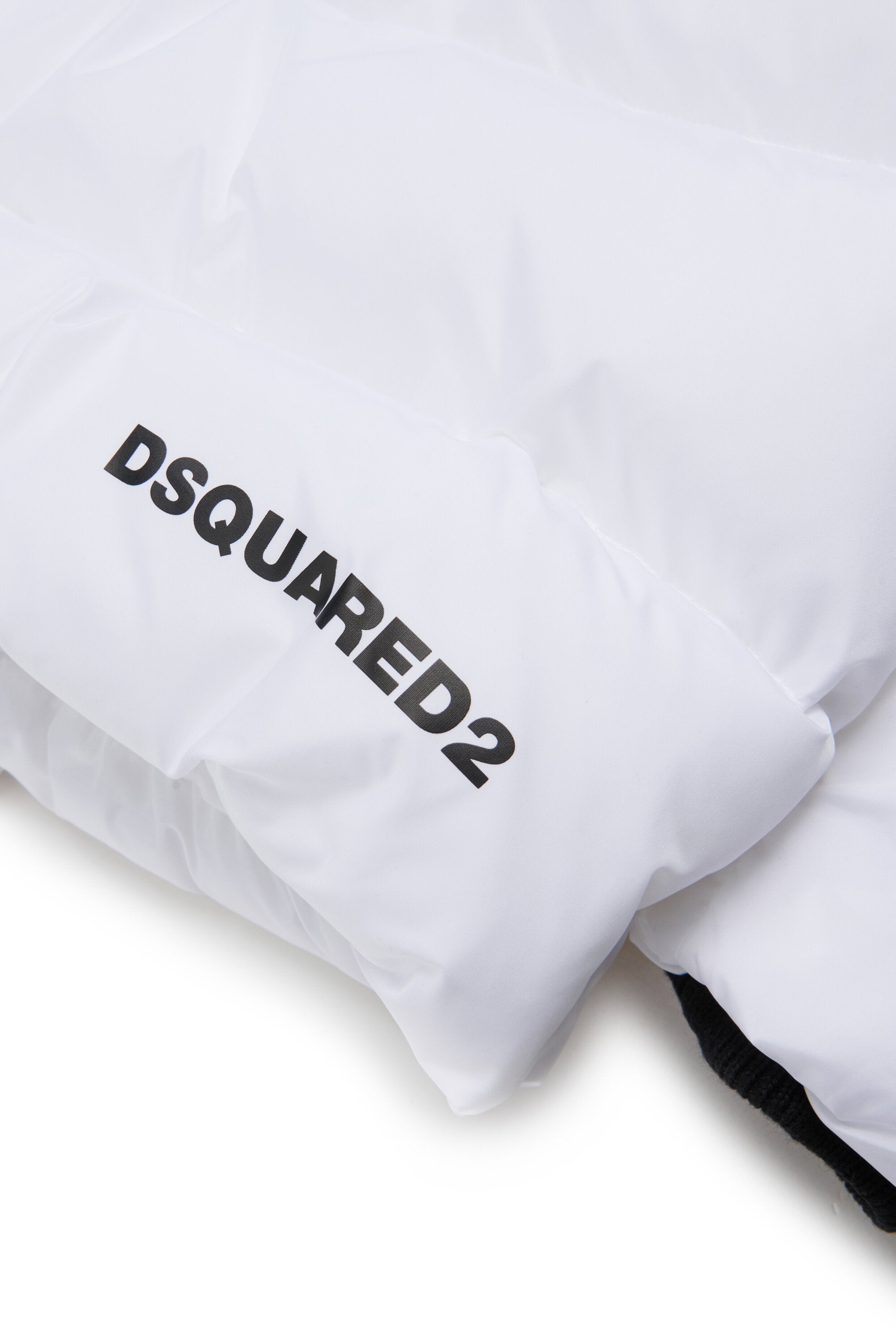 フードとDSQUARED2ロゴ入りパッド入りジャケット