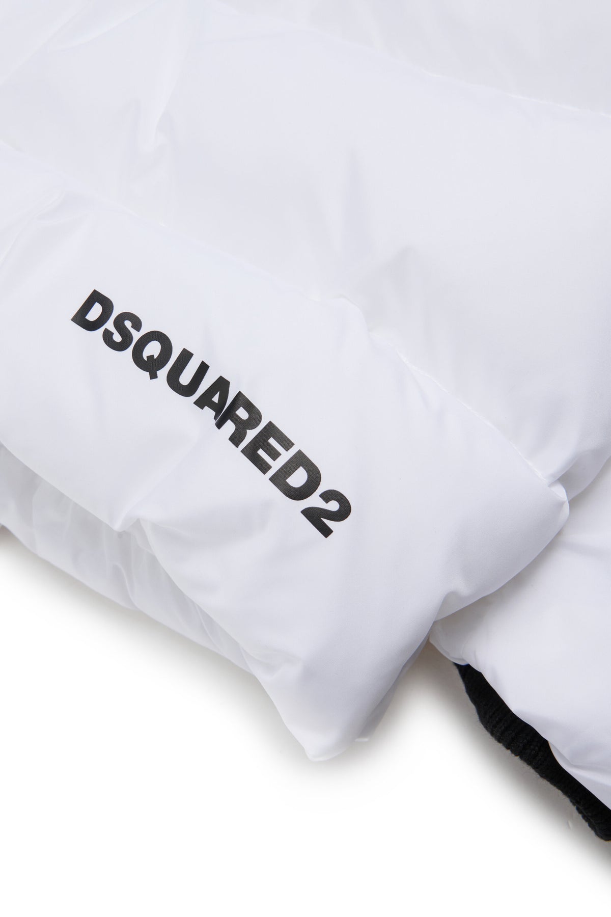 フードとDSQUARED2ロゴ入りパッド入りジャケット