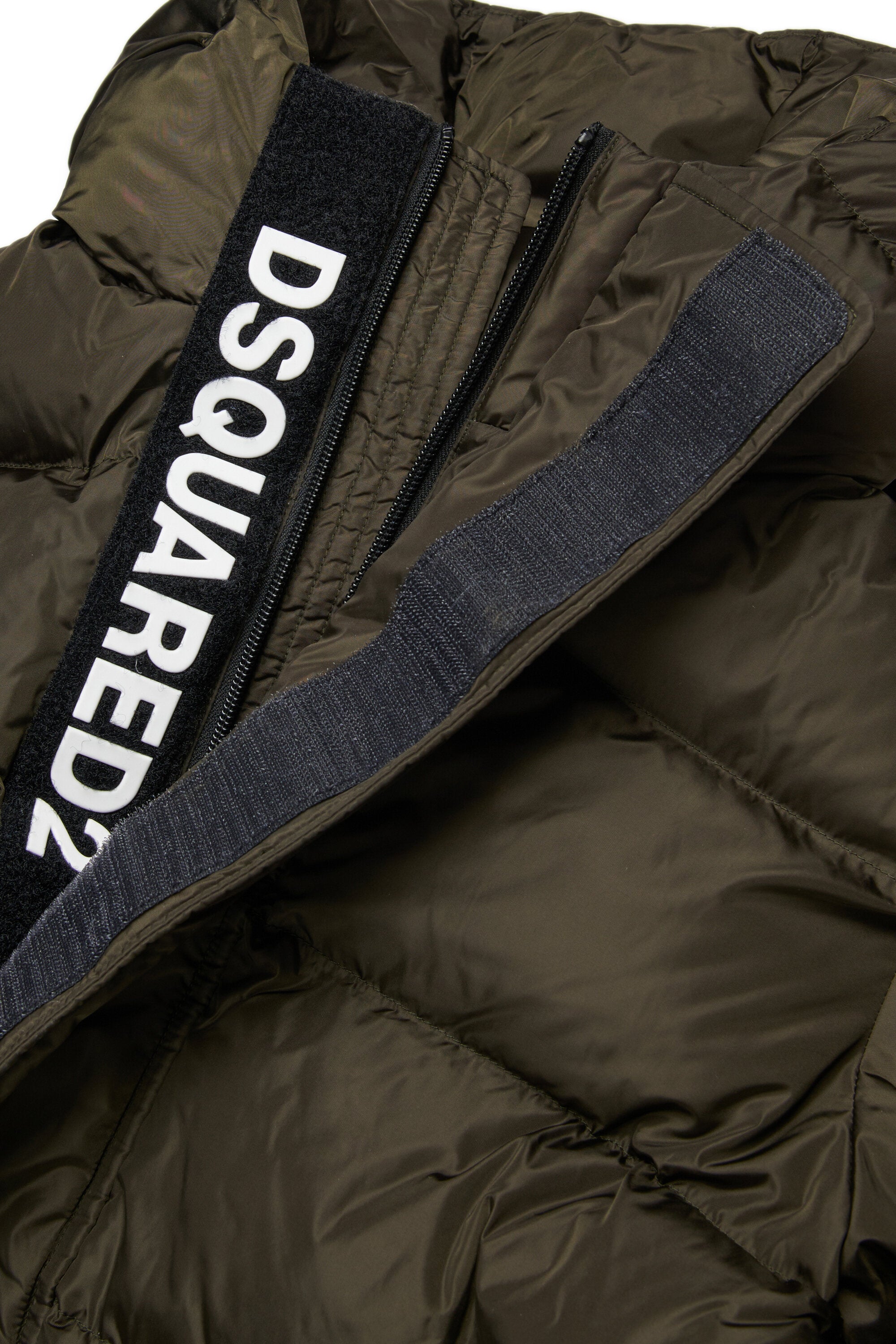 フードとDSQUARED2ロゴ入りパッド入りジャケット