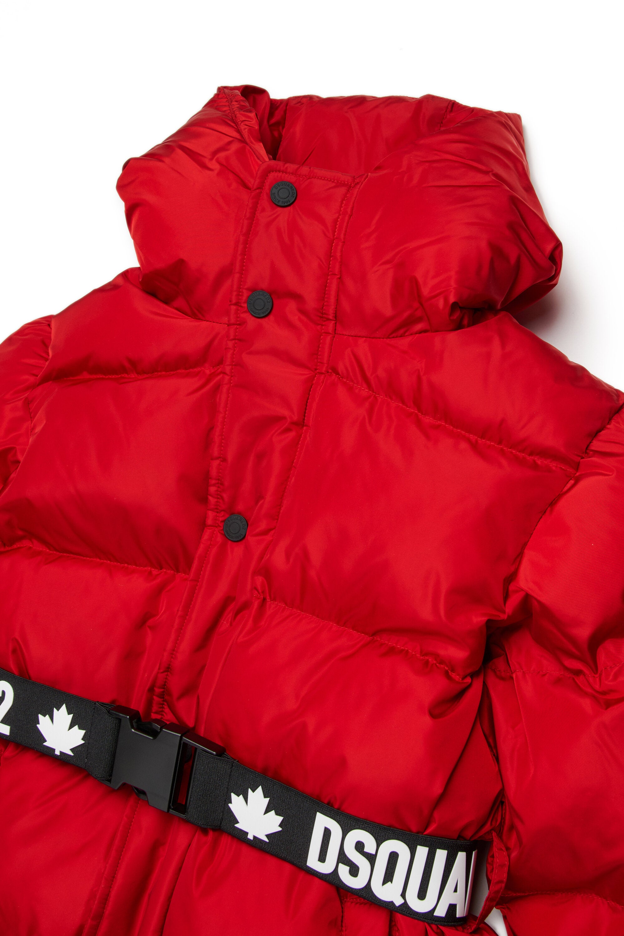 ブランドロゴ入りベルト付きのロングパッド入りジャケット