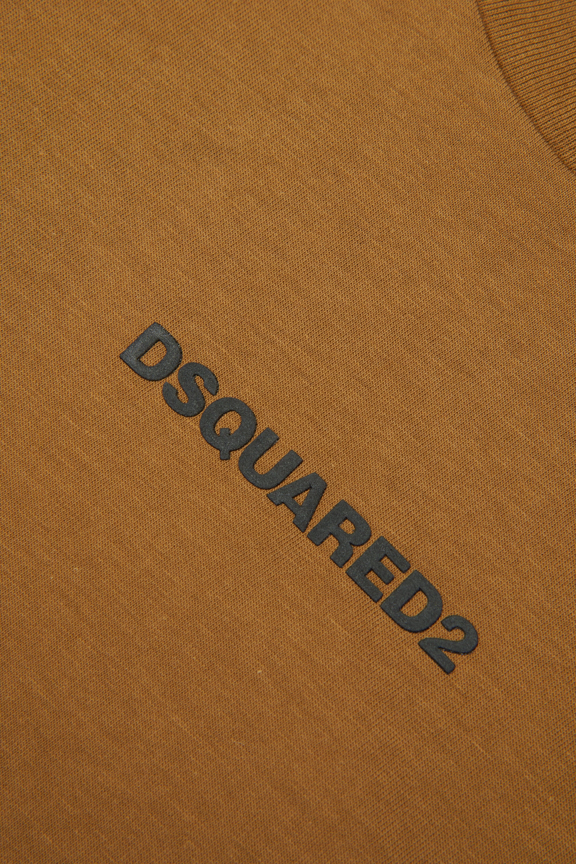 T-shirt with rubber effect logo