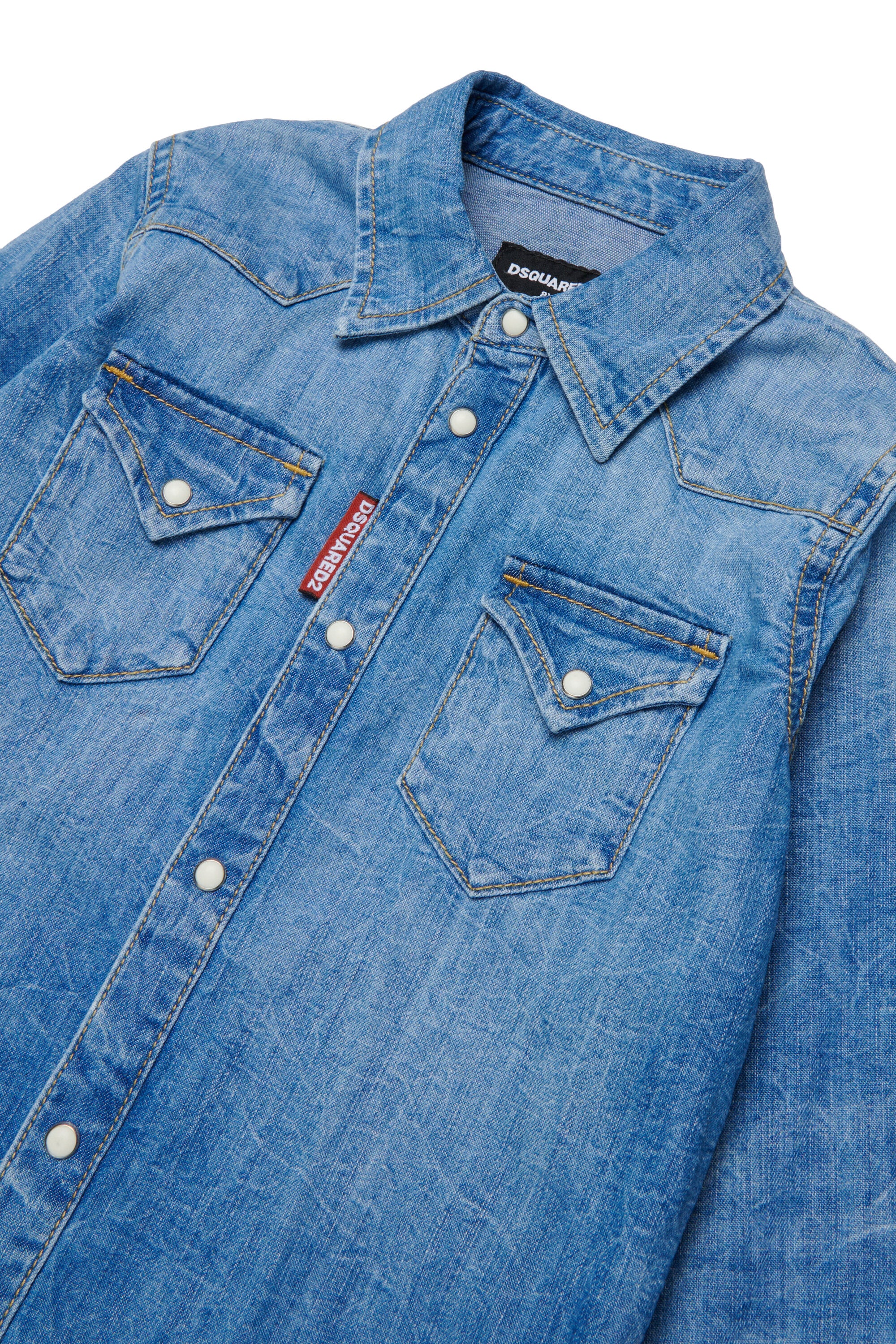 ブルー・ストレッチ・デニムのシャツ