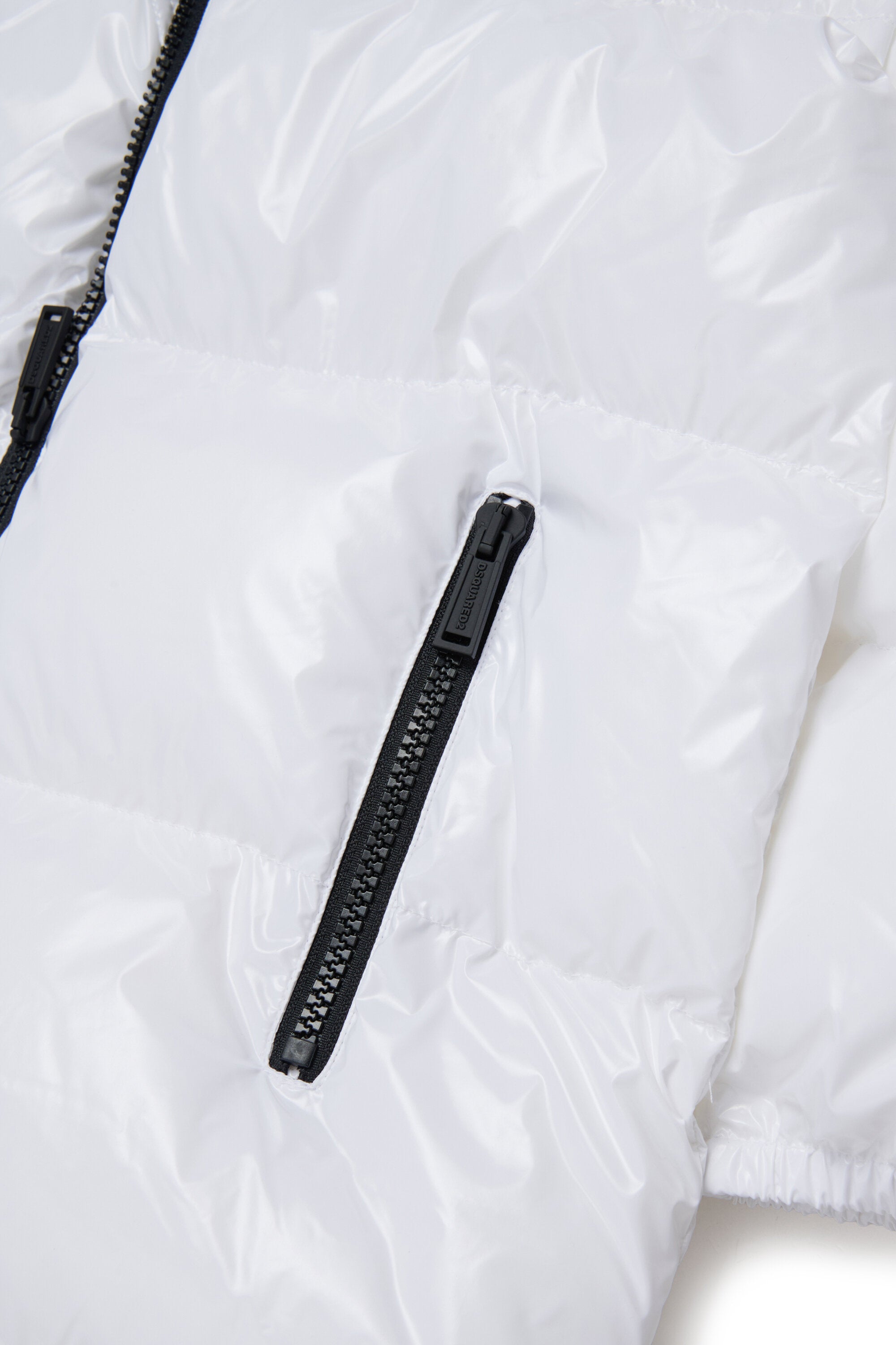 メープルリーフロゴ入りロングパデッドジャケット