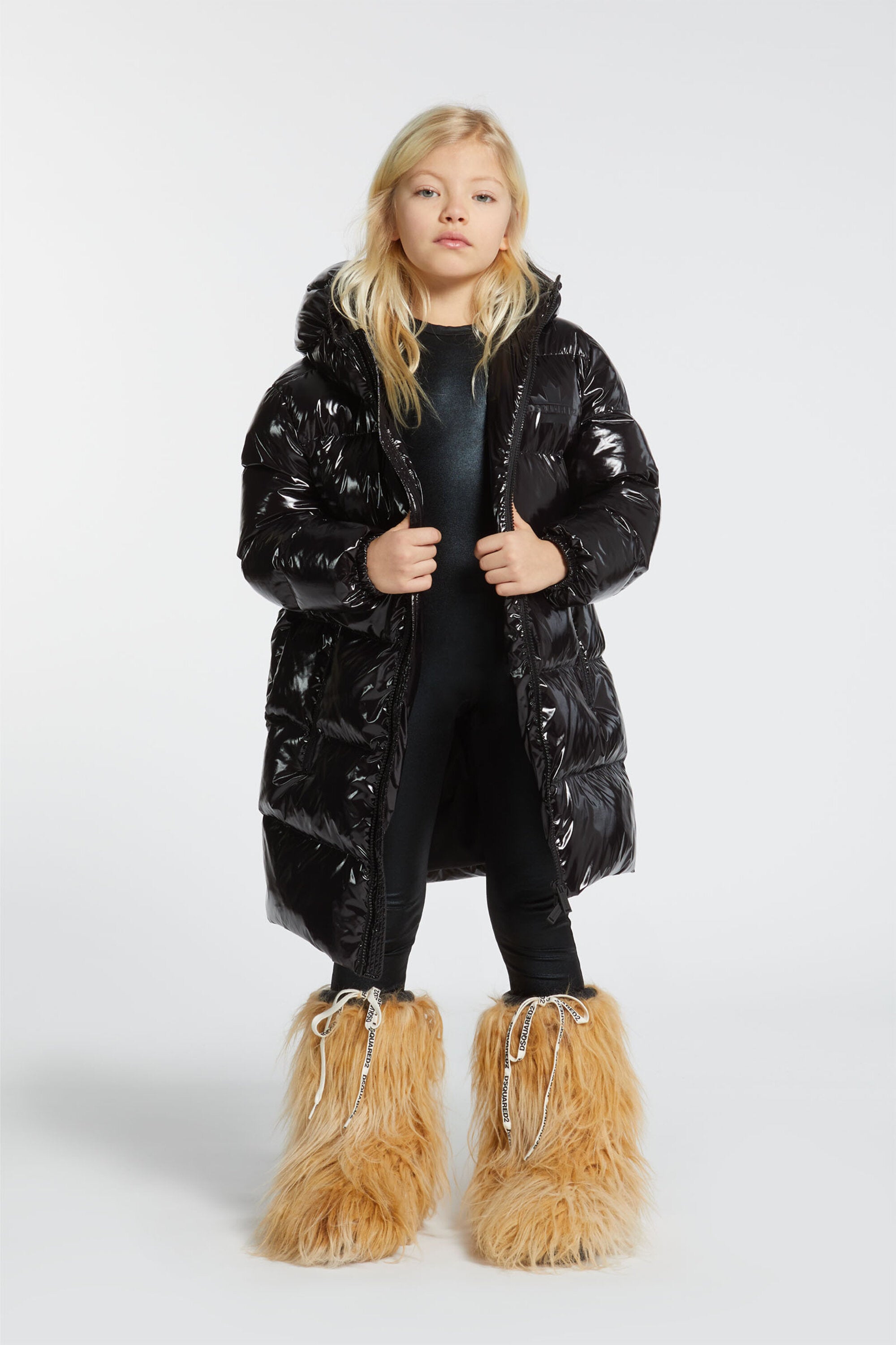 メープルリーフロゴ入りロングパデッドジャケット