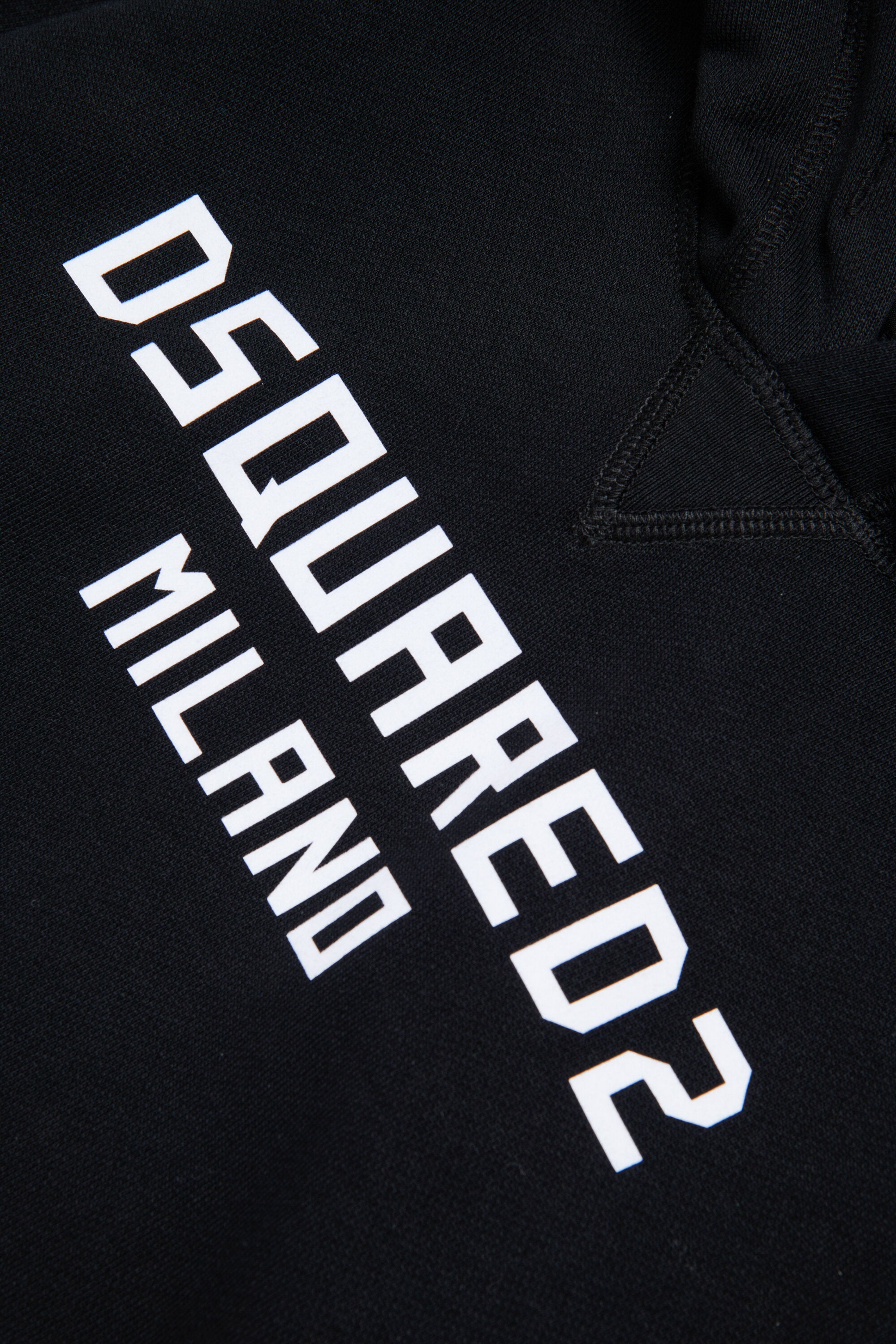 ロゴ入りパーカー