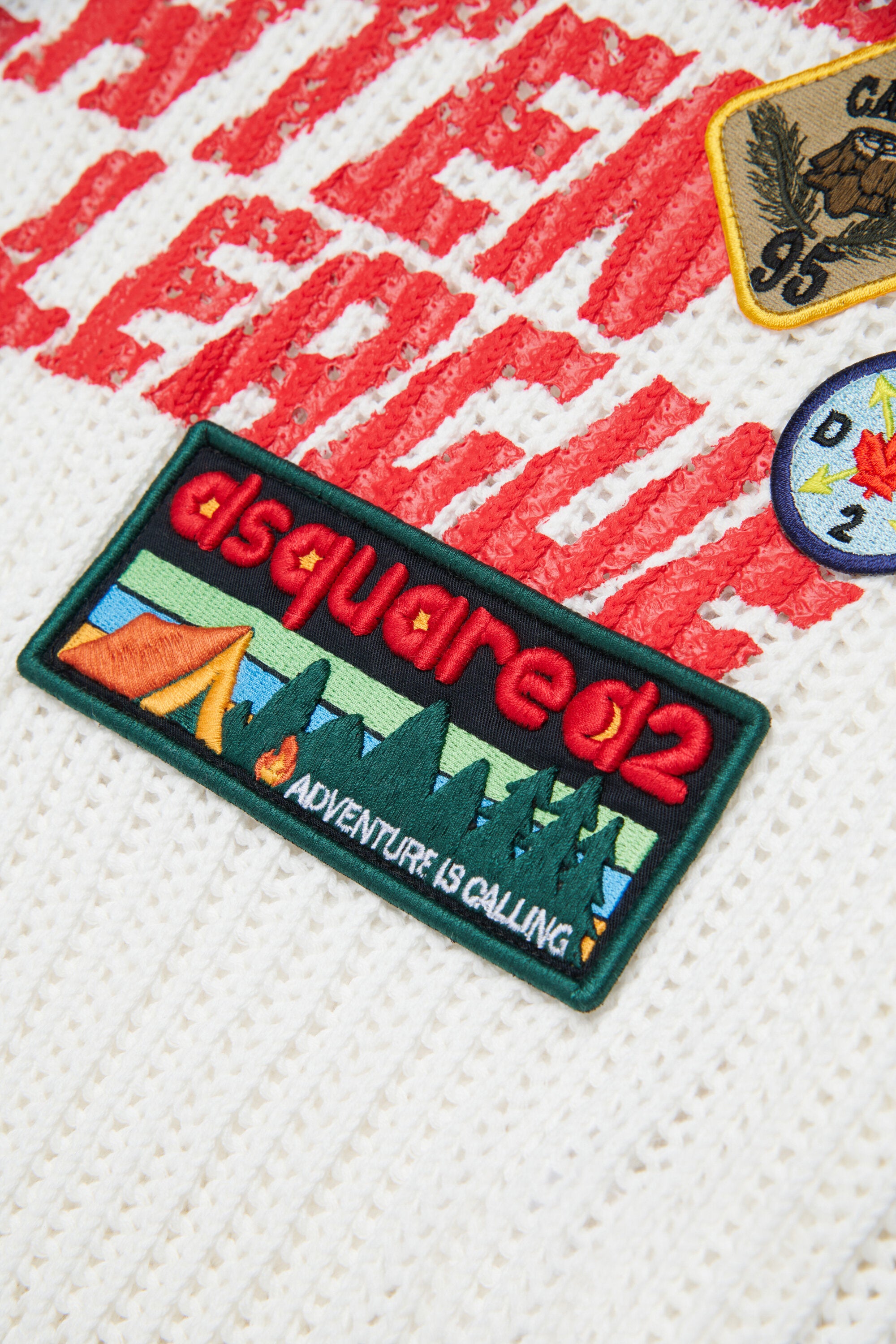 ロゴ入りクルーネックプルオーバー