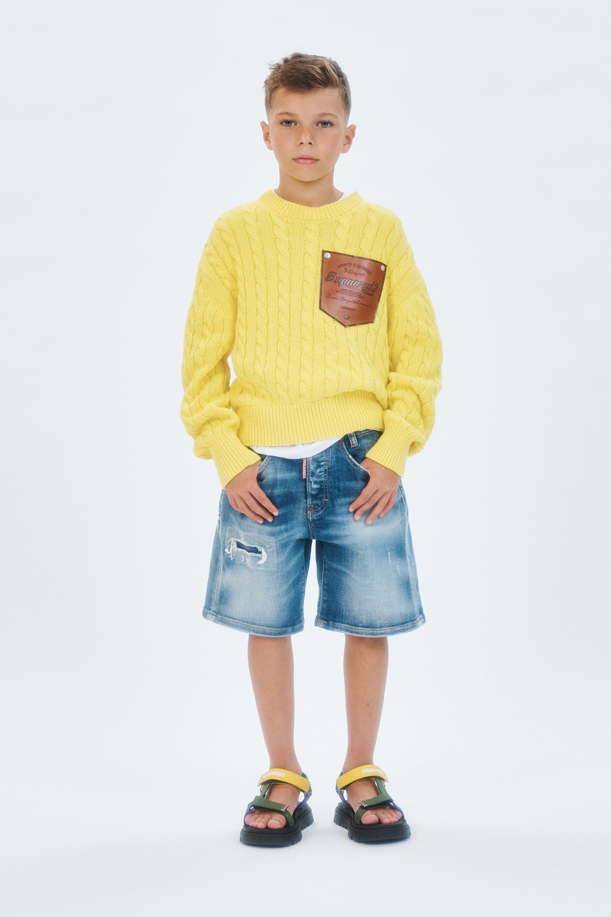 ロゴ入りケーブル編みクルーネックプルオーバー