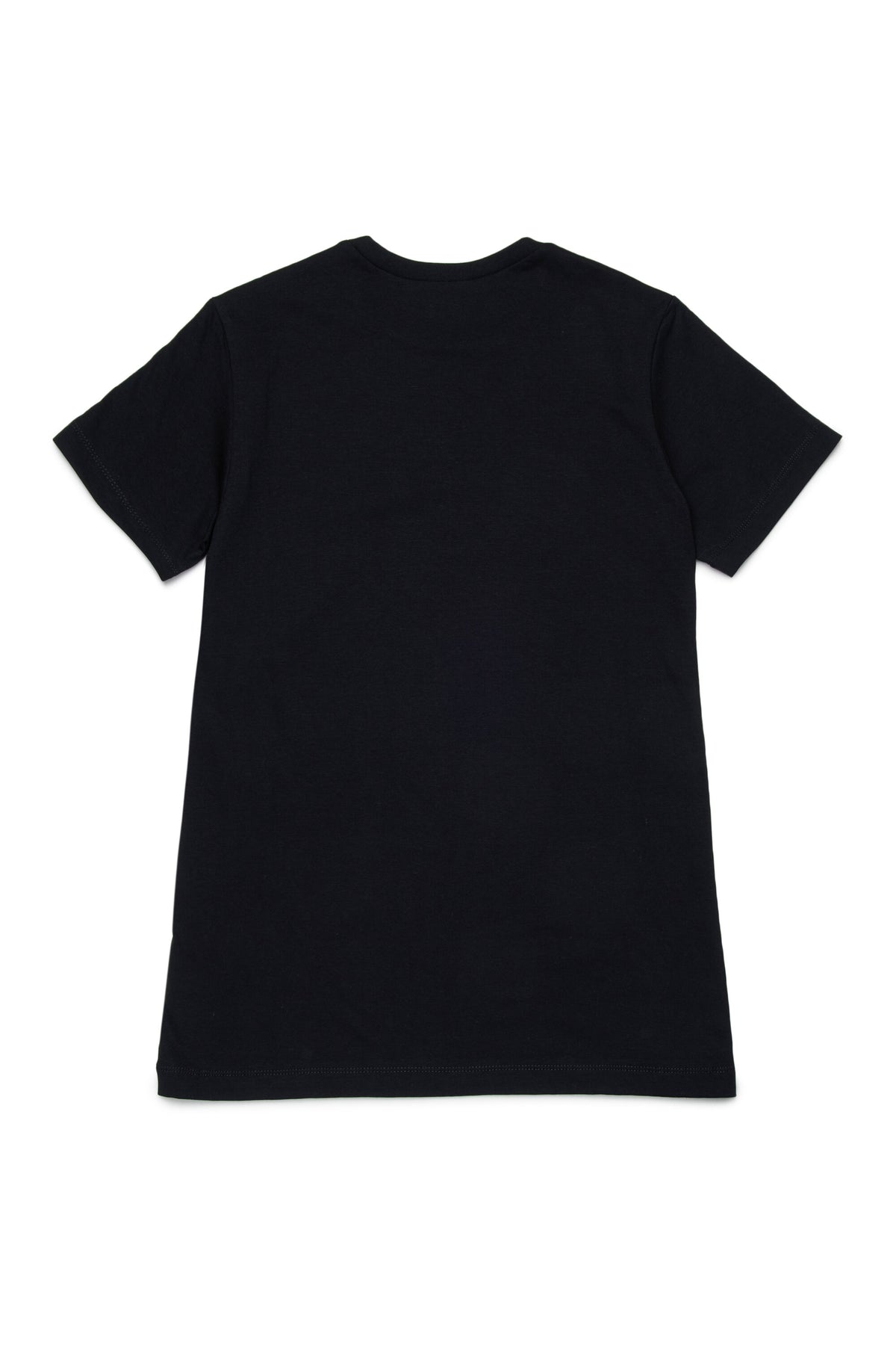 フロントにロゴ入りTシャツ