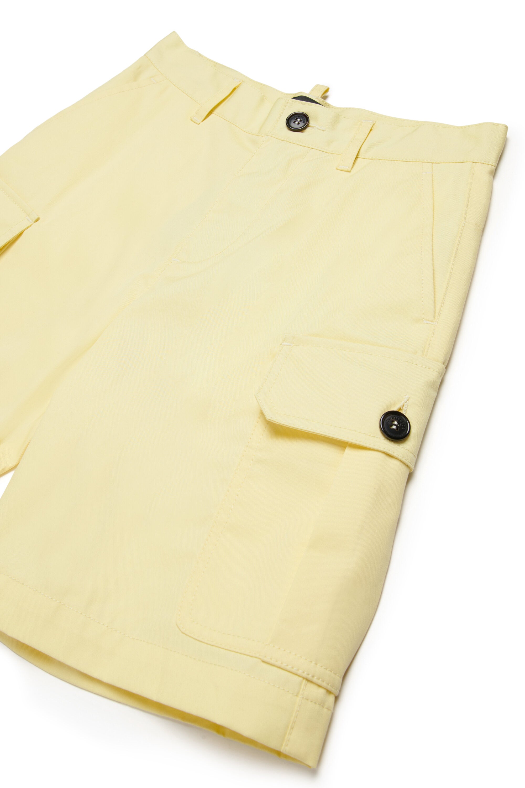 ロゴプリント入りカーゴショーツ