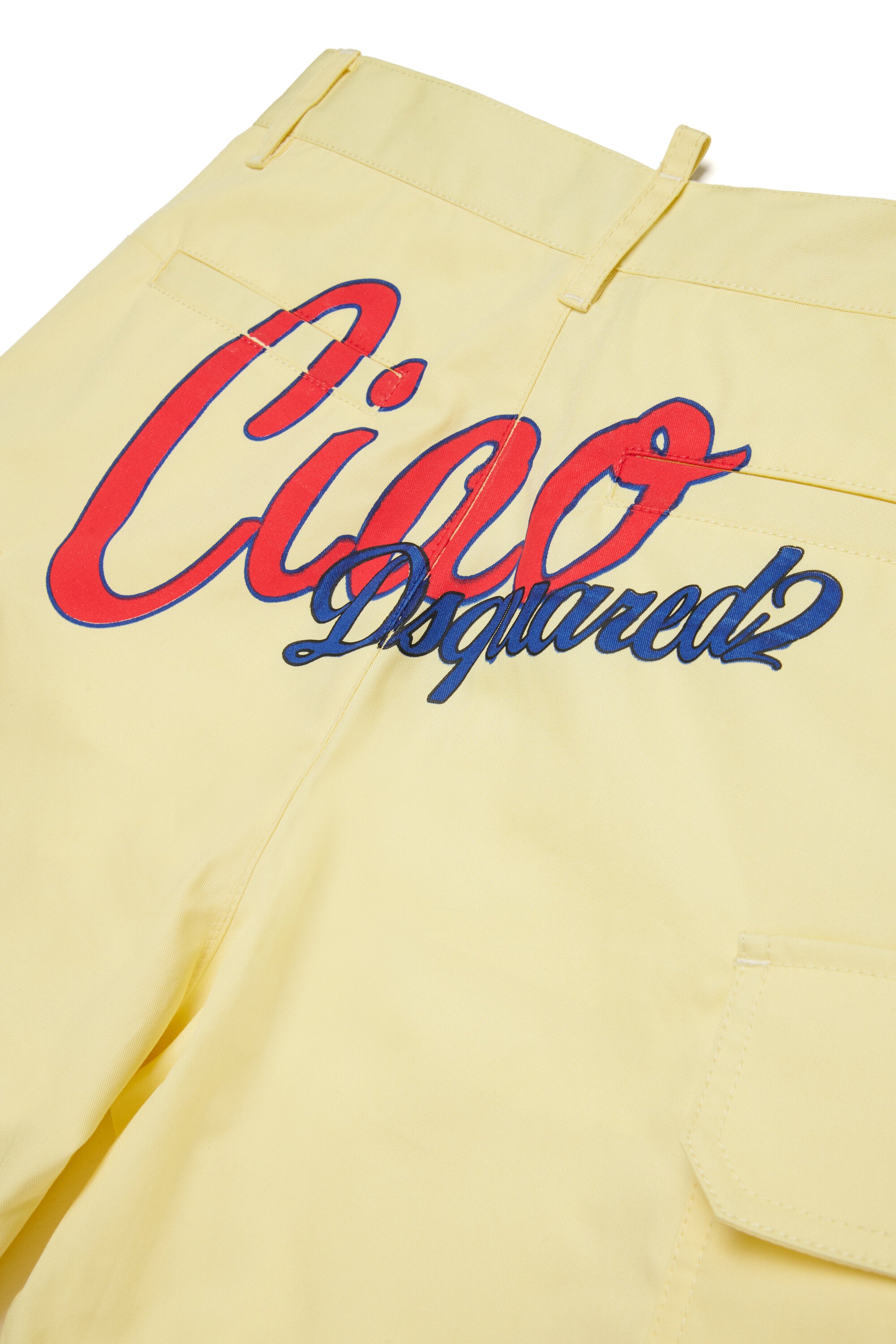 ロゴプリント入りカーゴショーツ