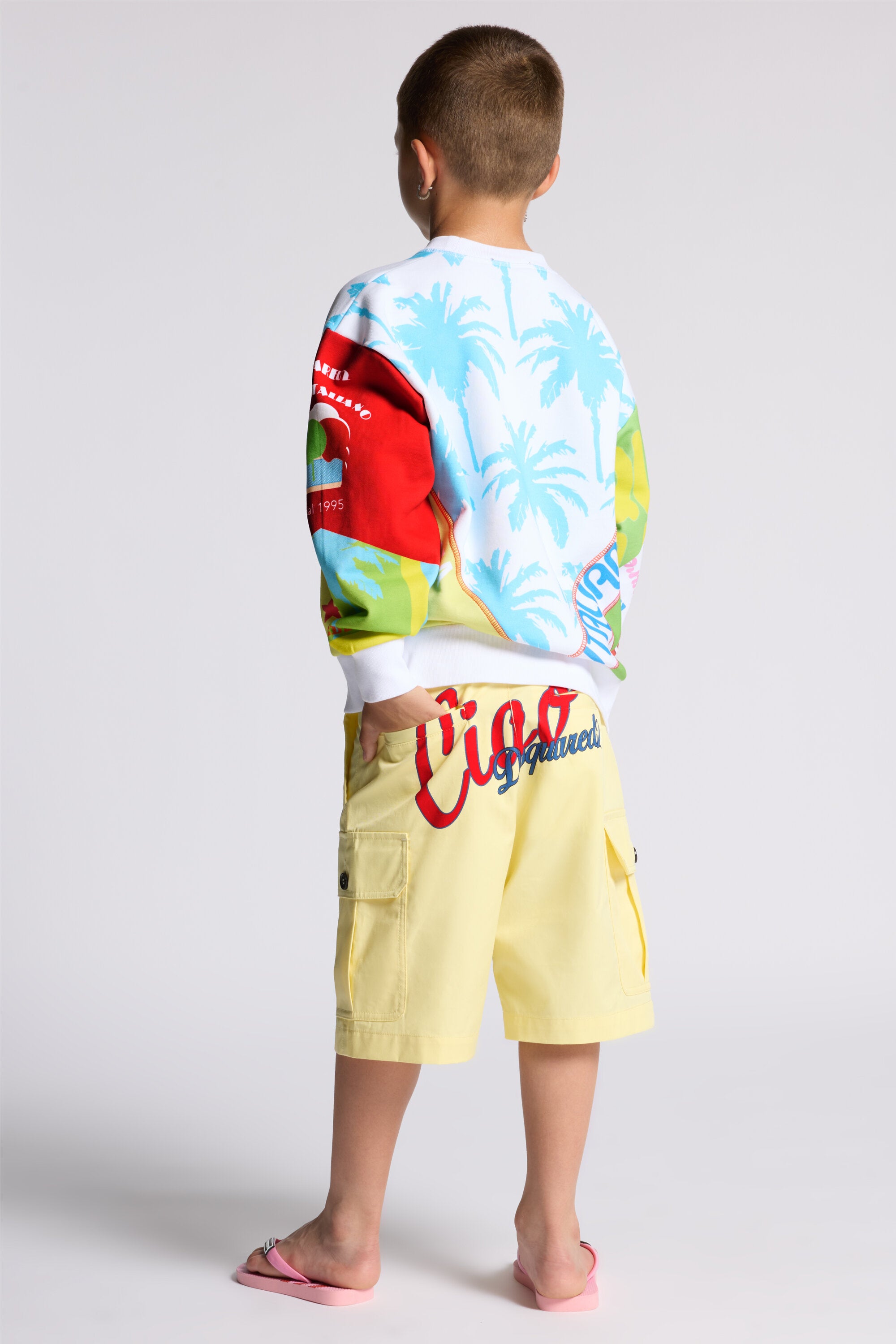 ロゴプリント入りカーゴショーツ