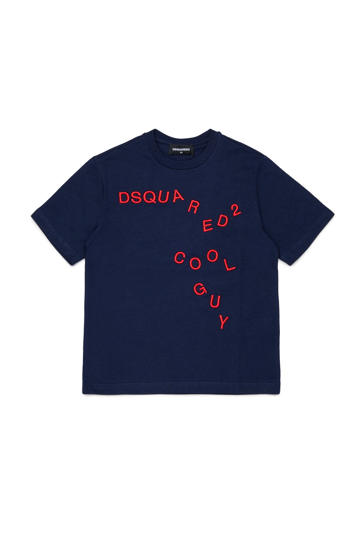 フロントにロゴ刺繍を施したTシャツ