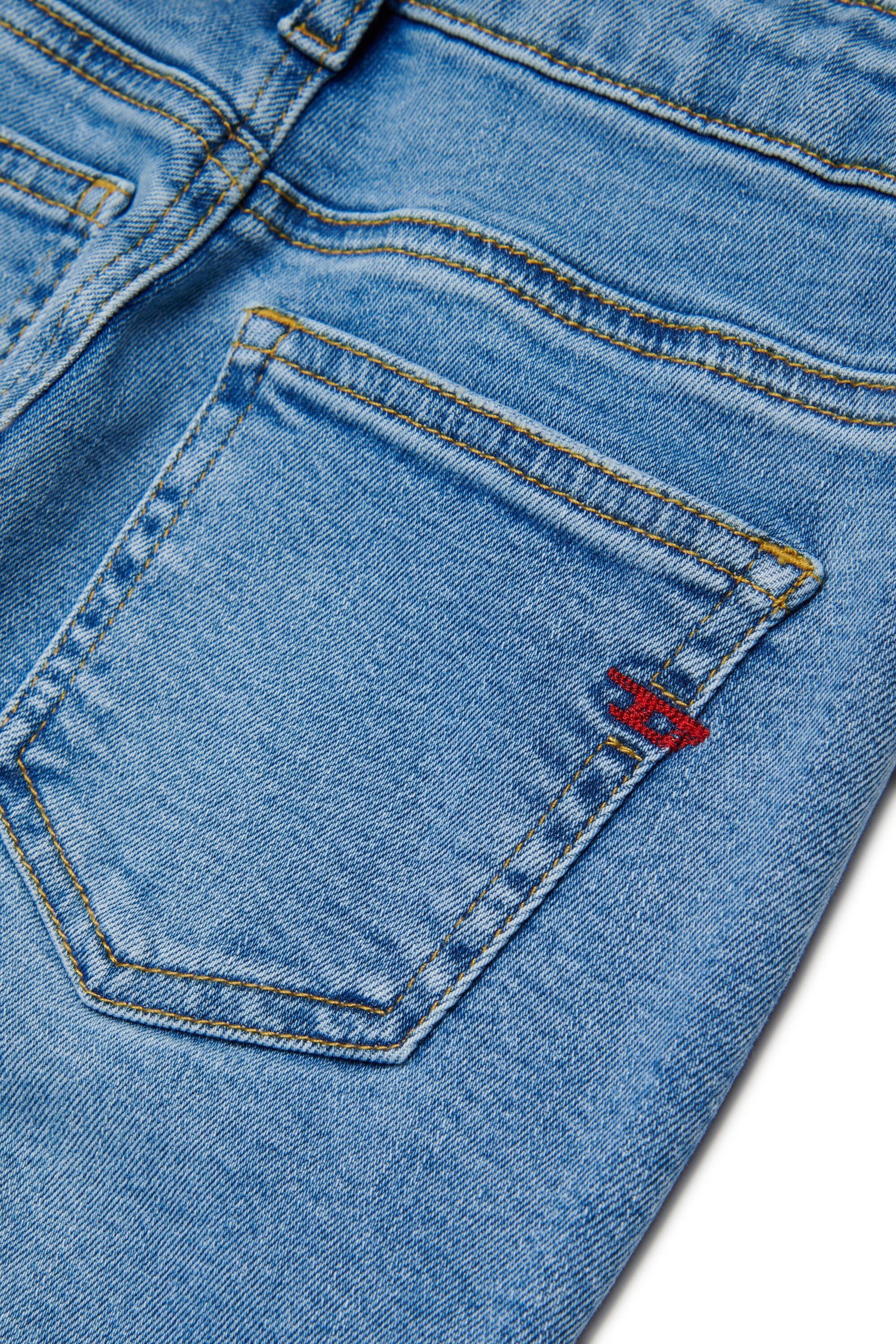 Slim fit jeans in light blue wash - 2004