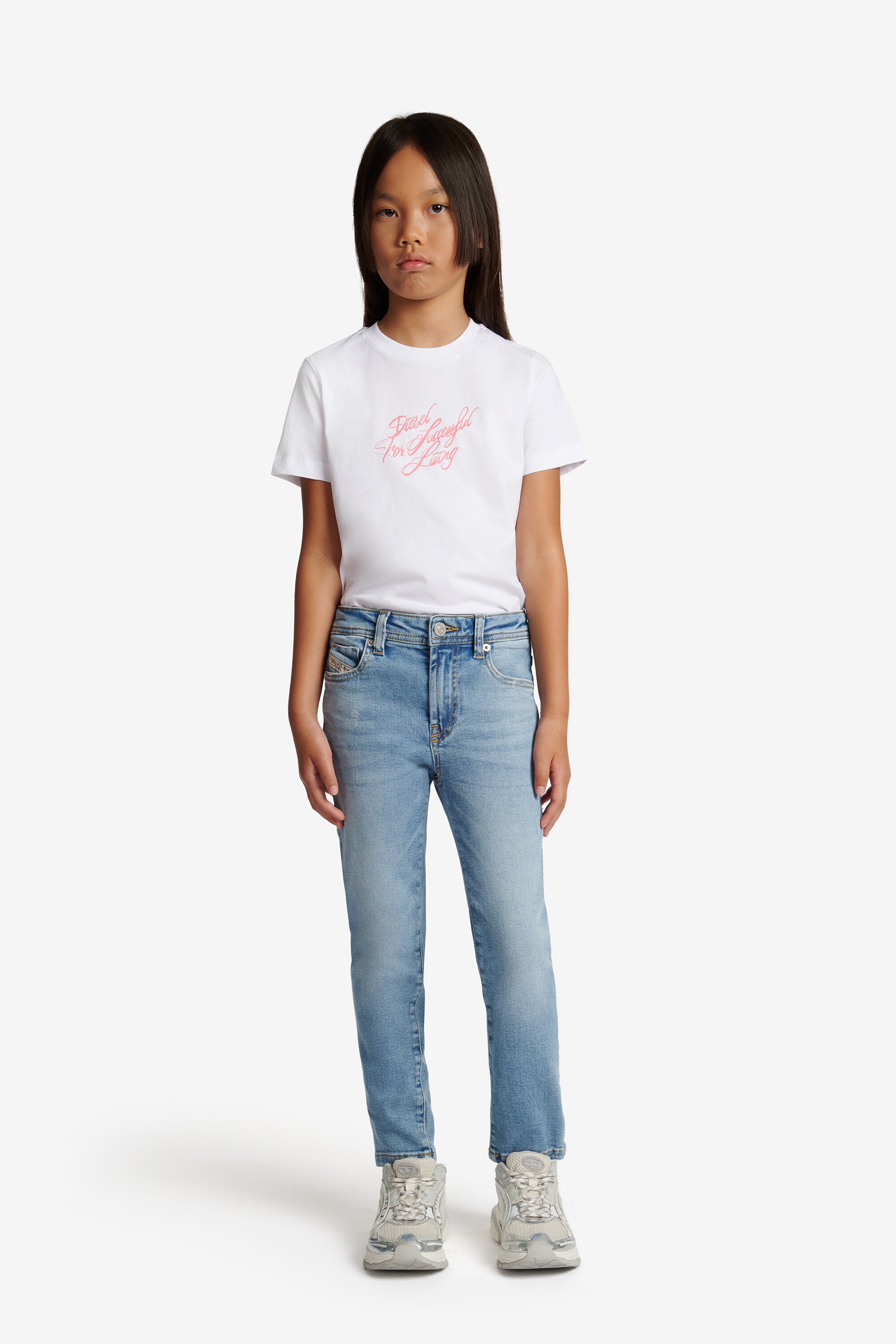 ライトブルーウォッシュスリムフィットジーンズ - 2004