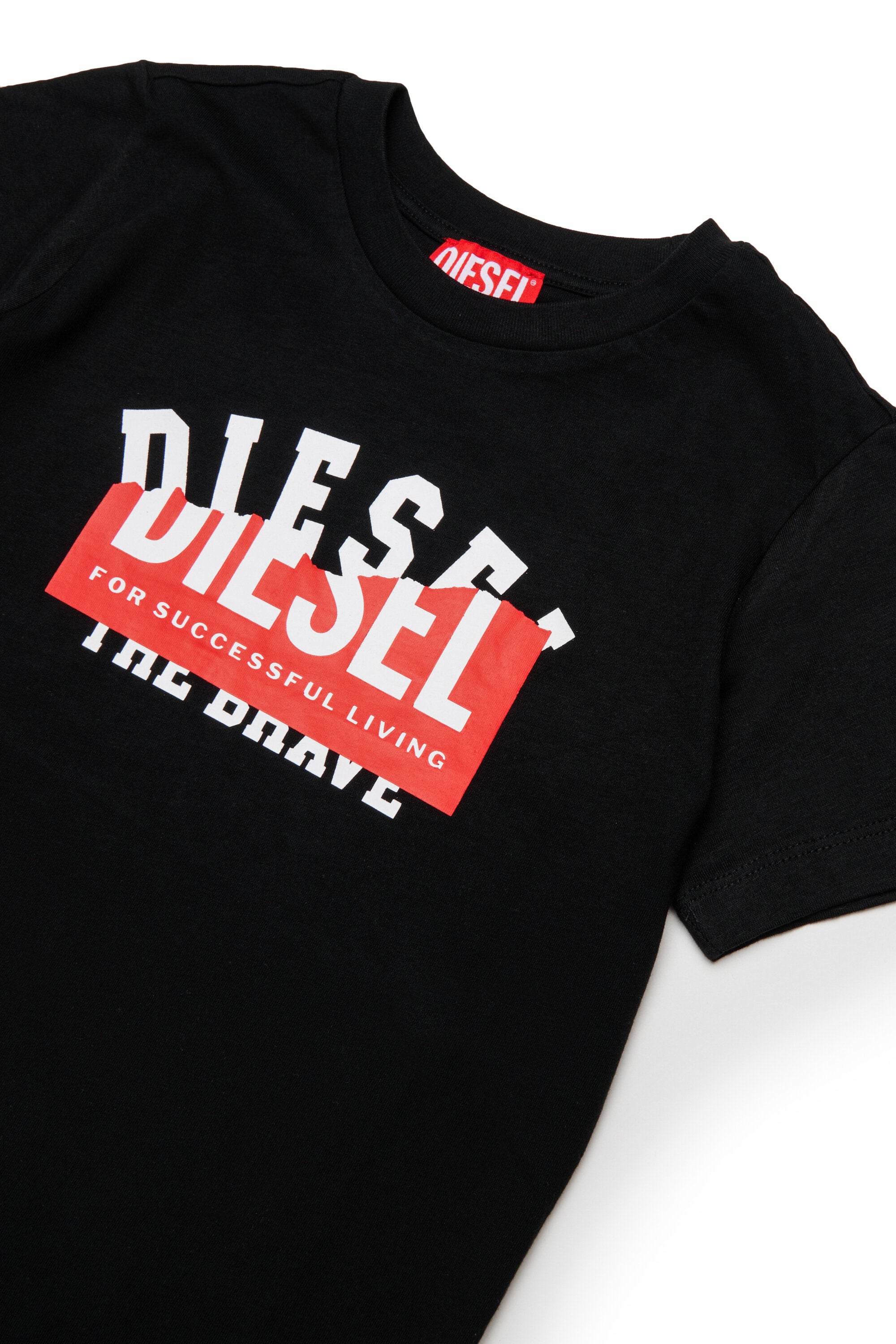 ロゴプリントが重なったTシャツ