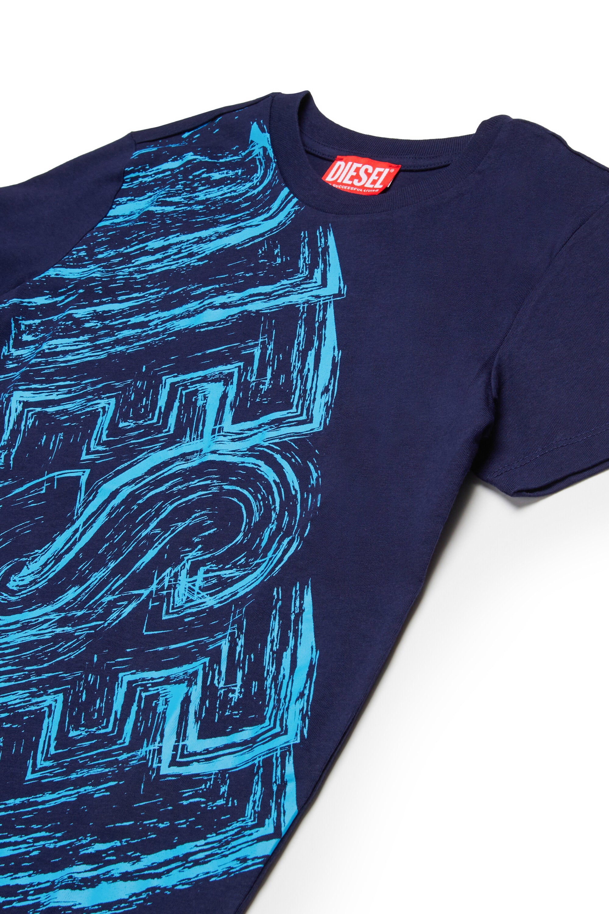 色褪せたロゴ入りジャージーTシャツ