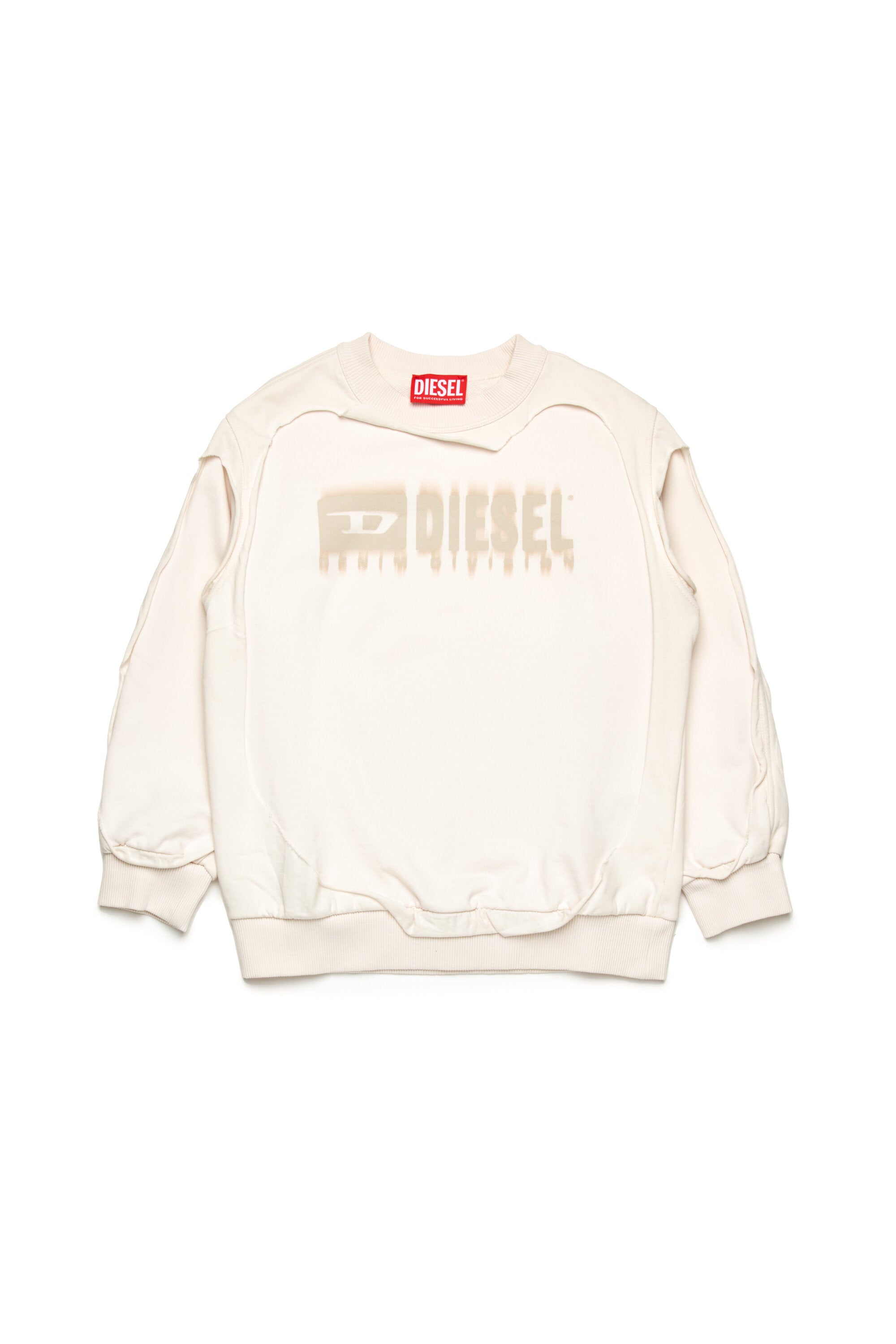 ダメージ加工を施した二重構造のスウェットシャツ