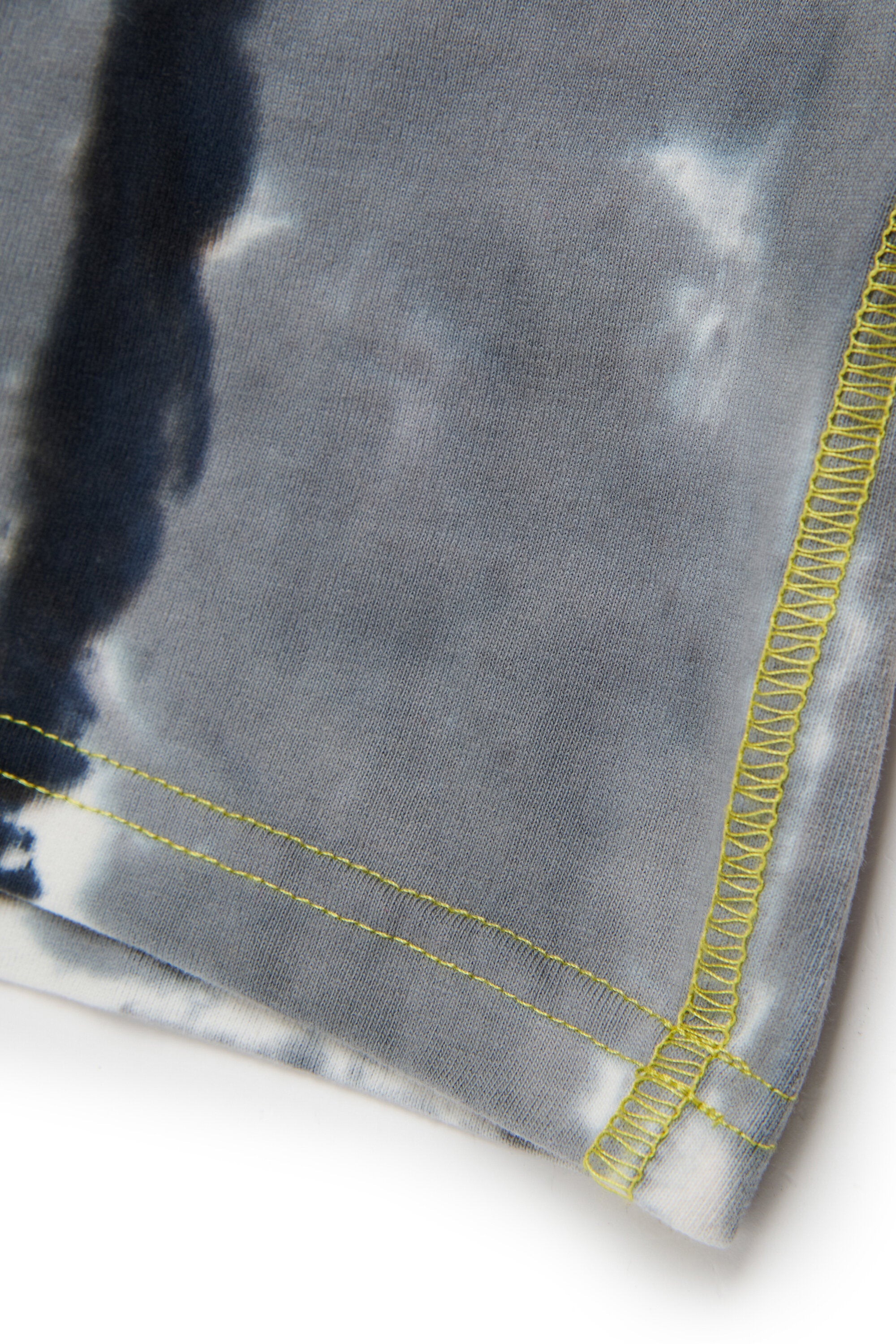 Oval Dロゴ入りバティックTシャツ