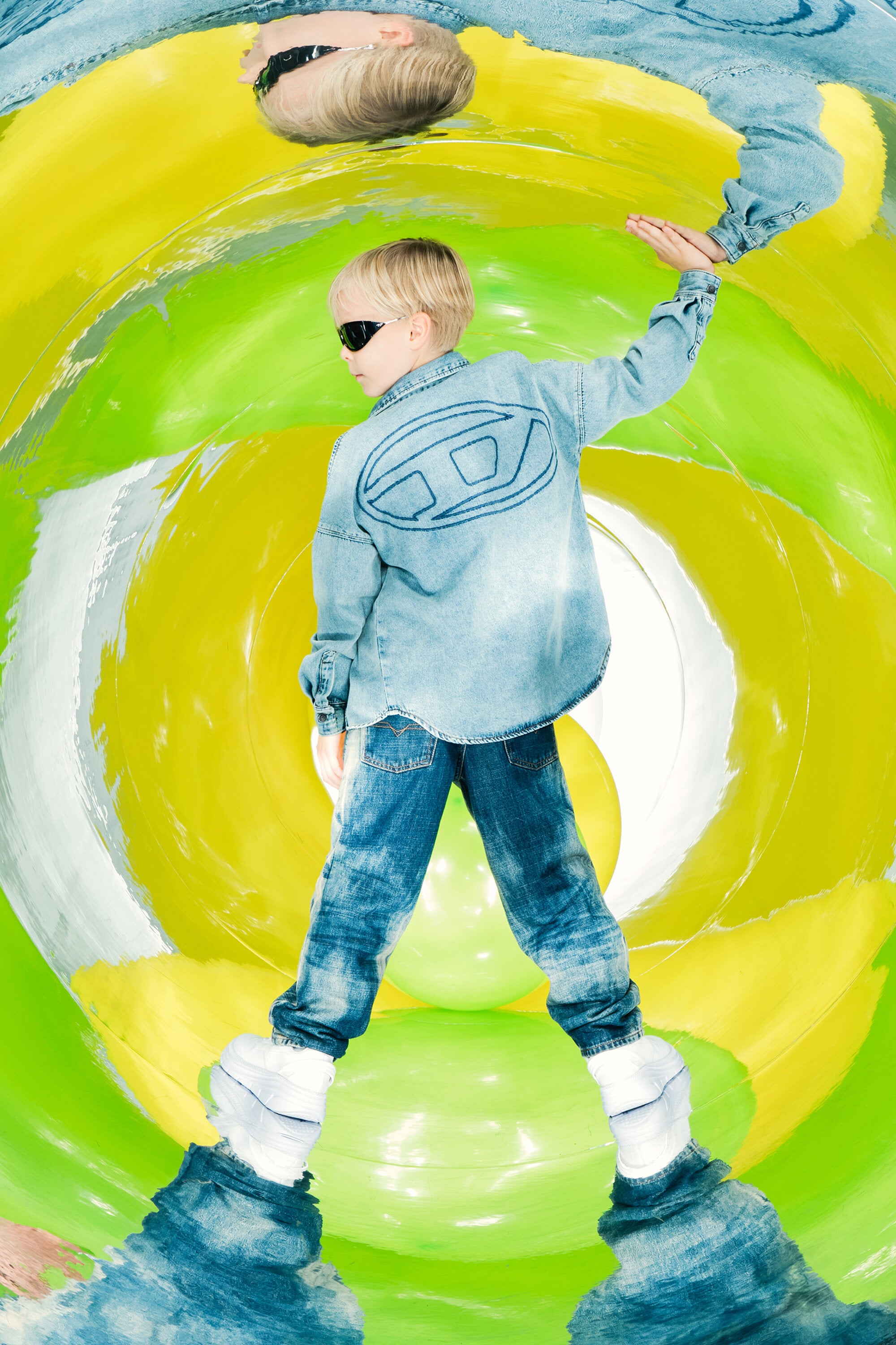 オーバルDマキシロゴ入り霜降りデニムシャツ