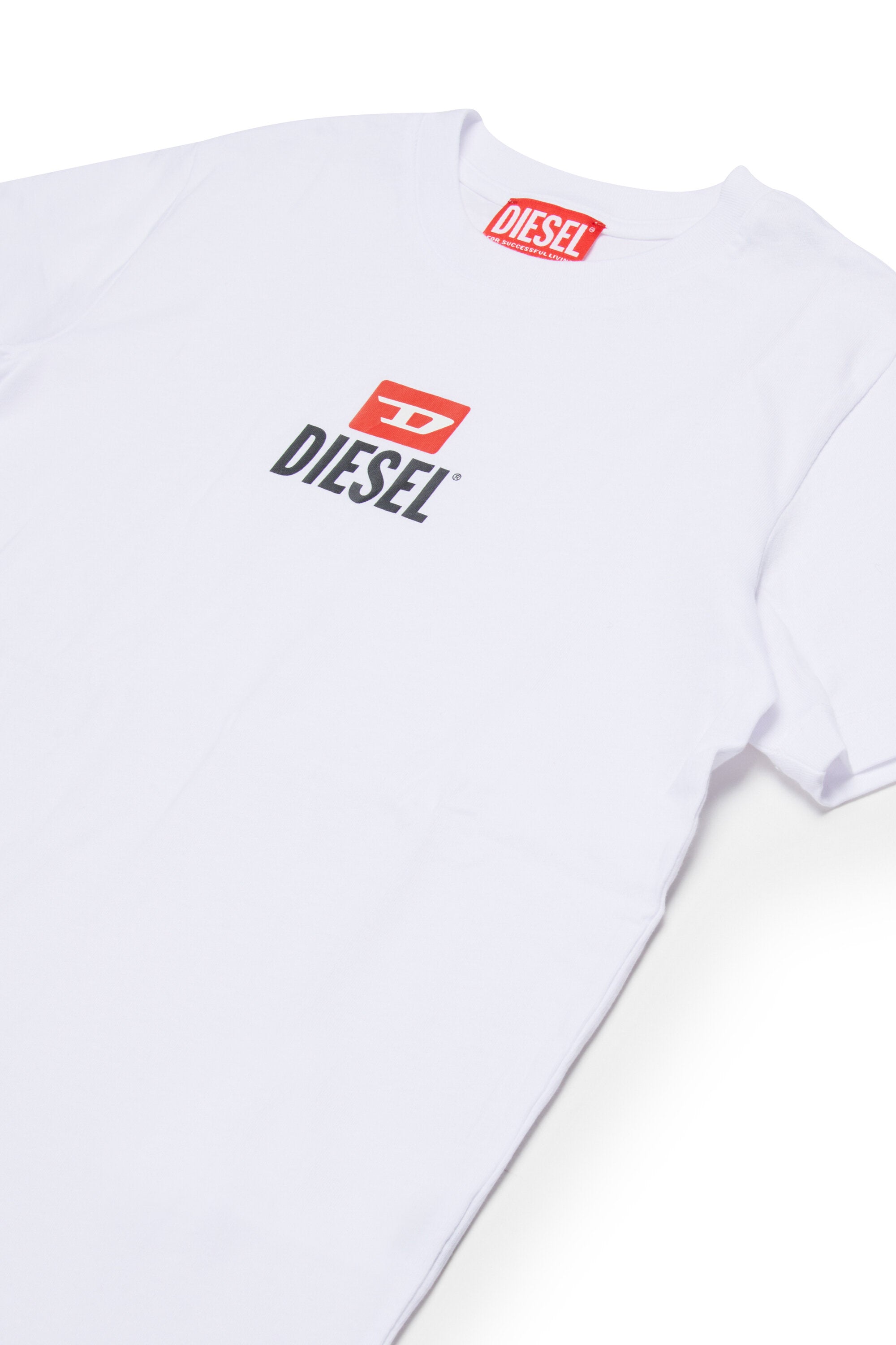 ロゴ入りTシャツ