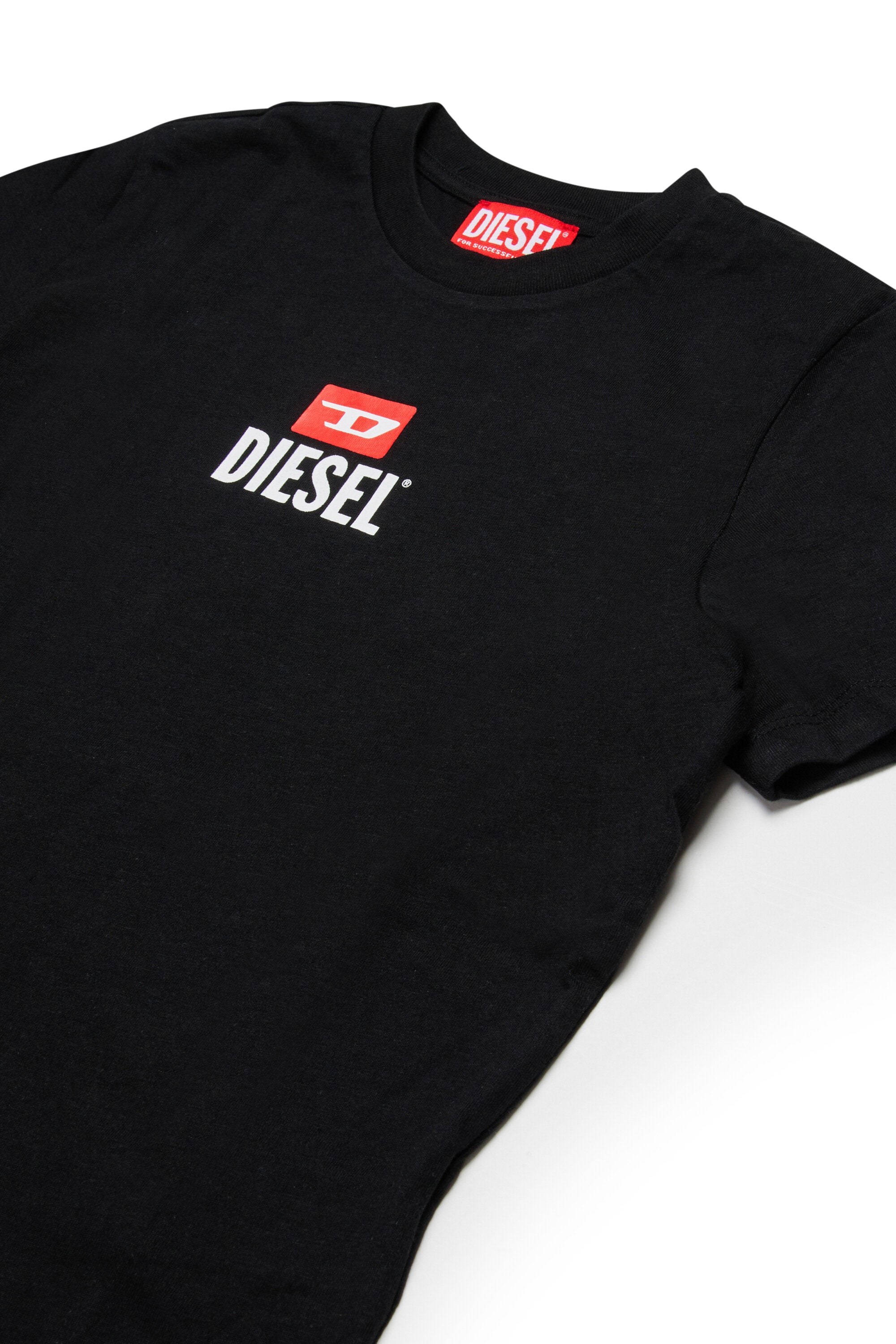 ロゴ入りTシャツ