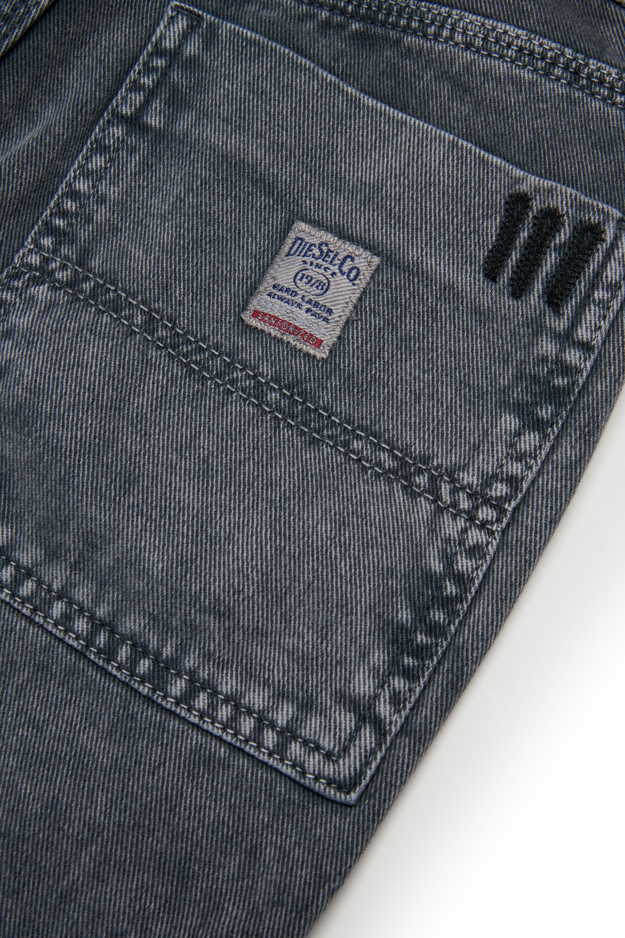 ウォッシュ加工レギュラーフィットジーンズ - D-Berr