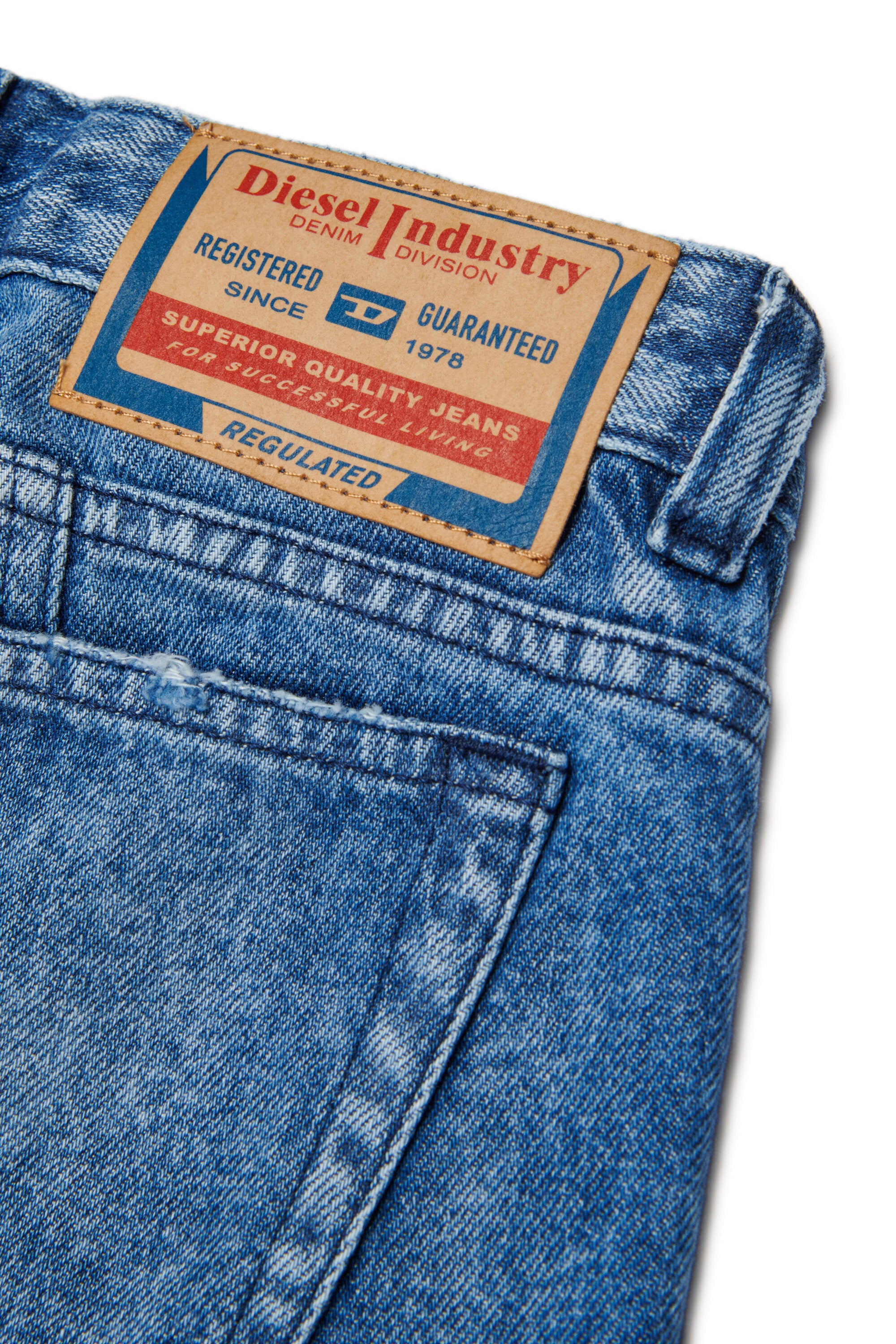 ミディアムブルーウォッシュ フレアフィットジーンズ - D-Pam