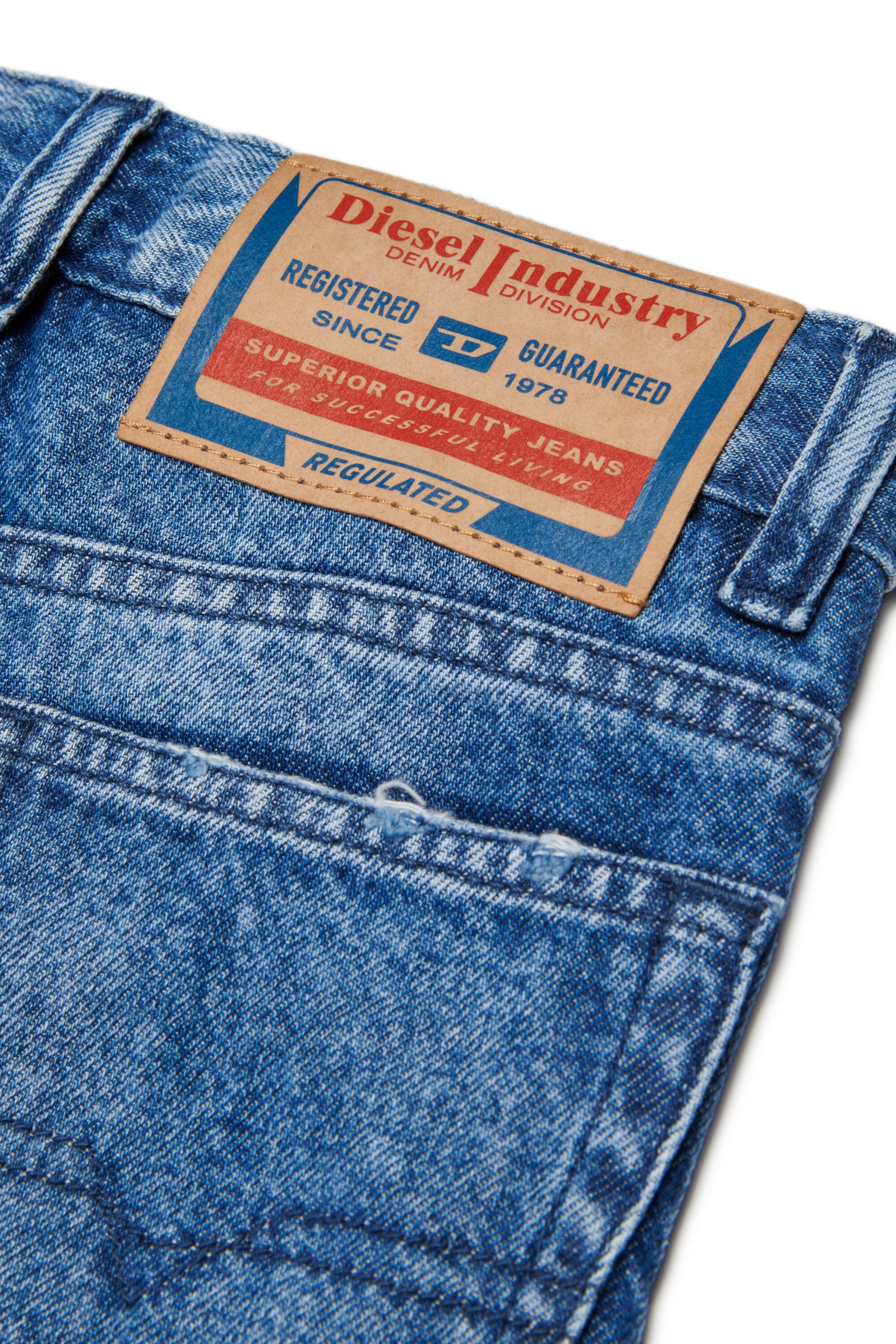 ライトブルーウォッシュ リラックスフィットジーンズ - D-Maki