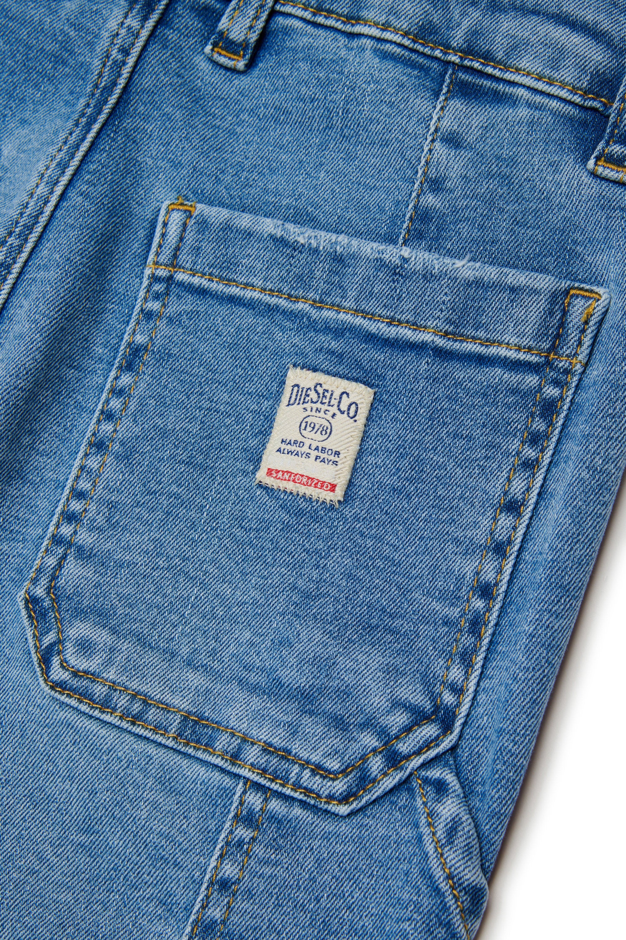 ライトブルーウォッシュ リラックスフィットジーンズ - D-Bart