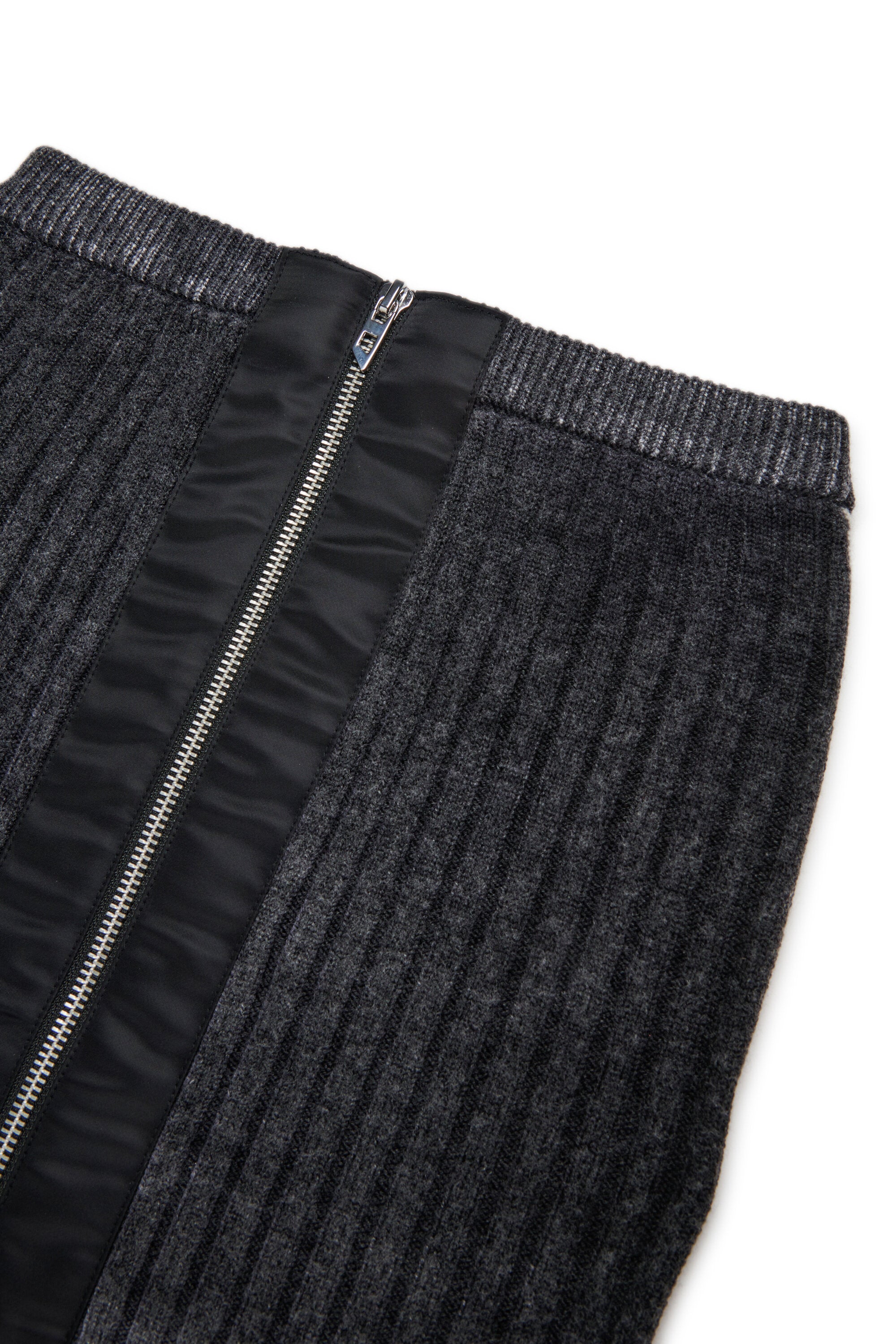 ジッパー付きリブニットのショートニットスカート