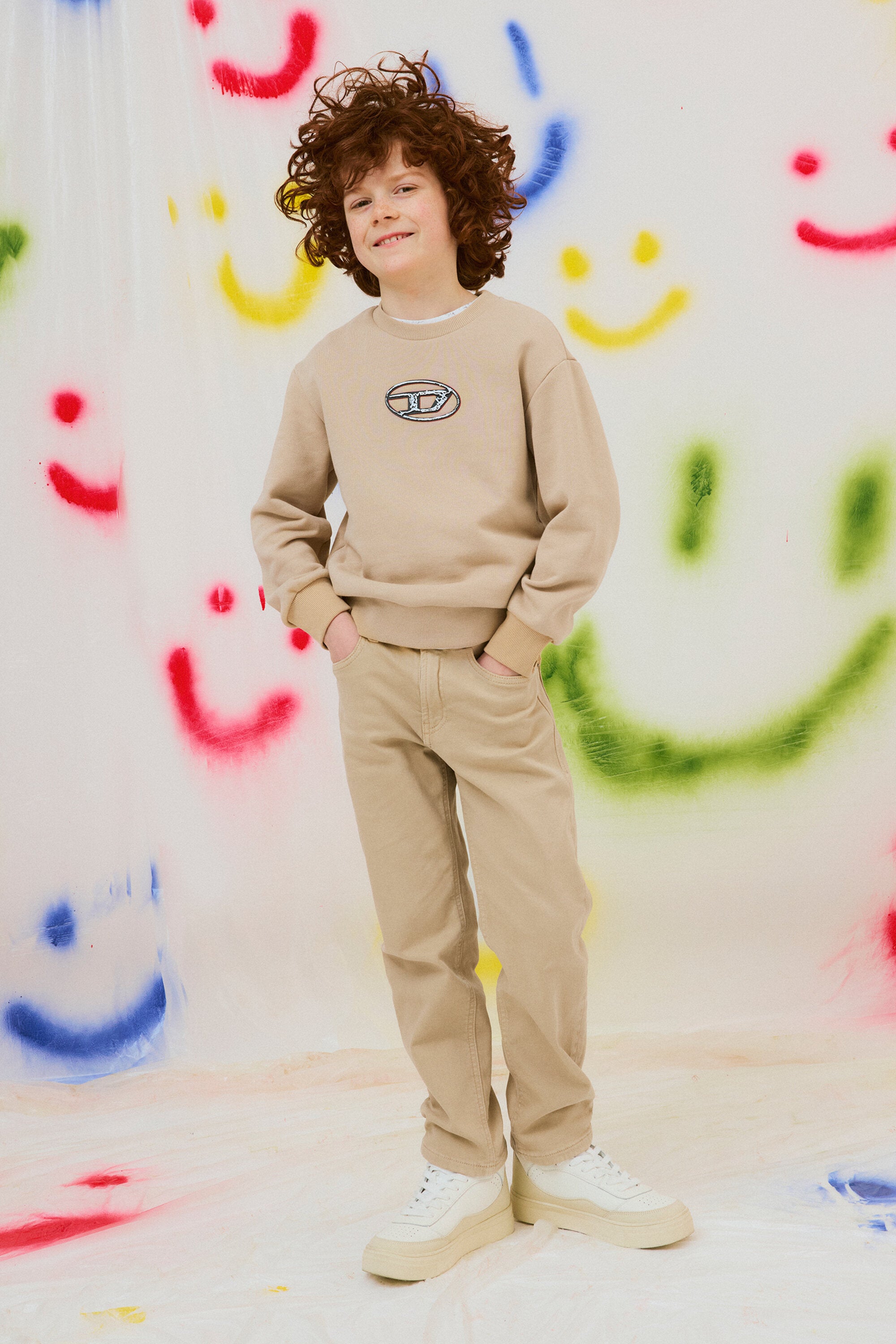 マルチレイヤード・オーバルDブランドのクルーネックスウェットシャツ