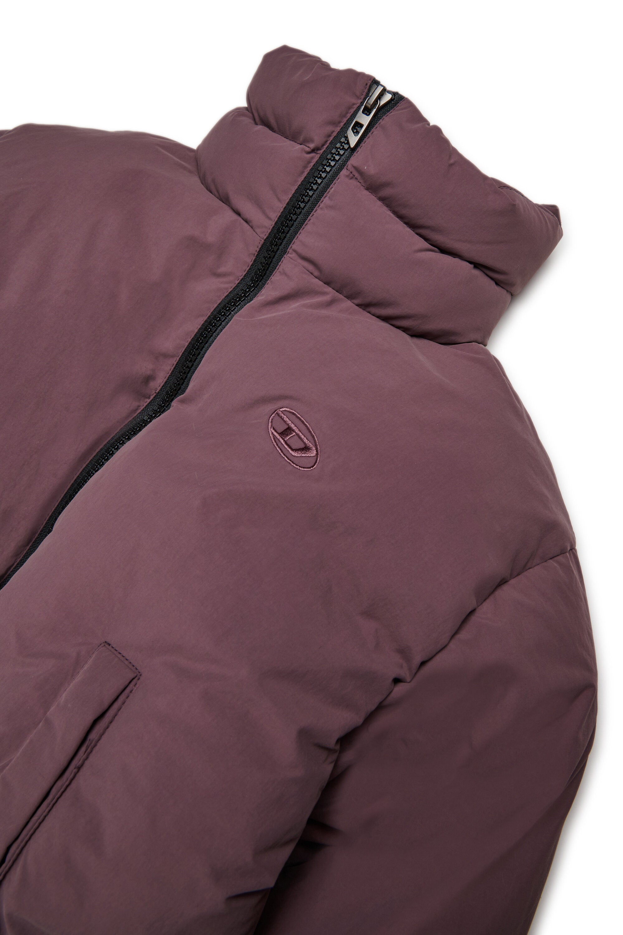 マット仕上げのパッド入りジャケット