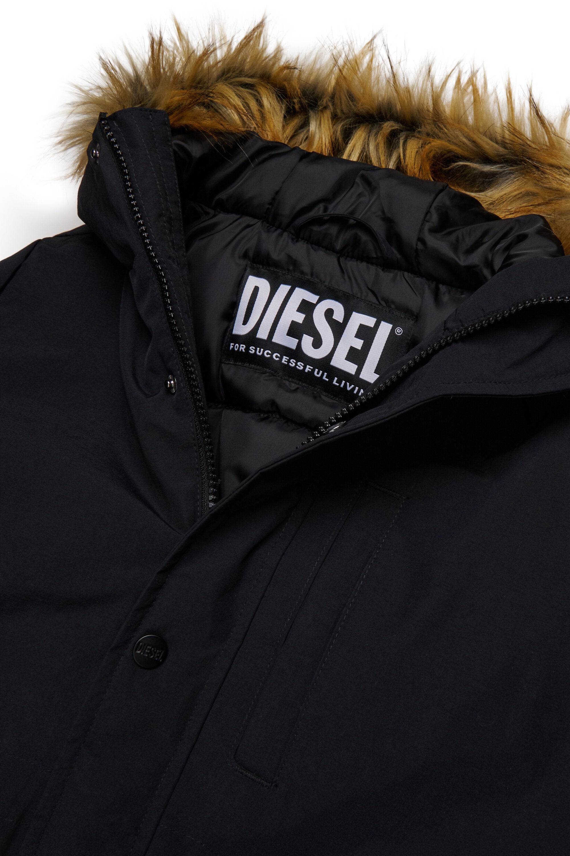 フェイクファー付きフードの中綿ジャケット