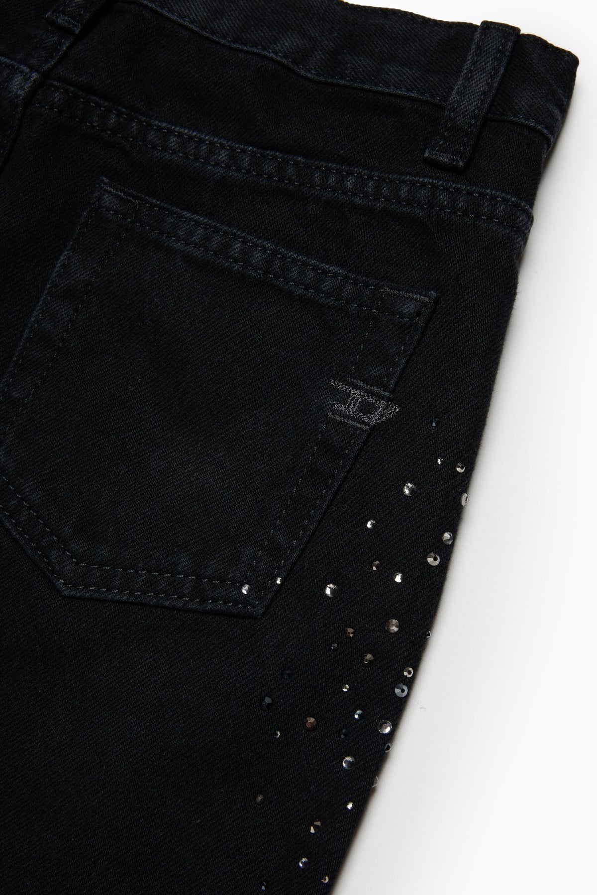 Mini skirt with decorative appliqués