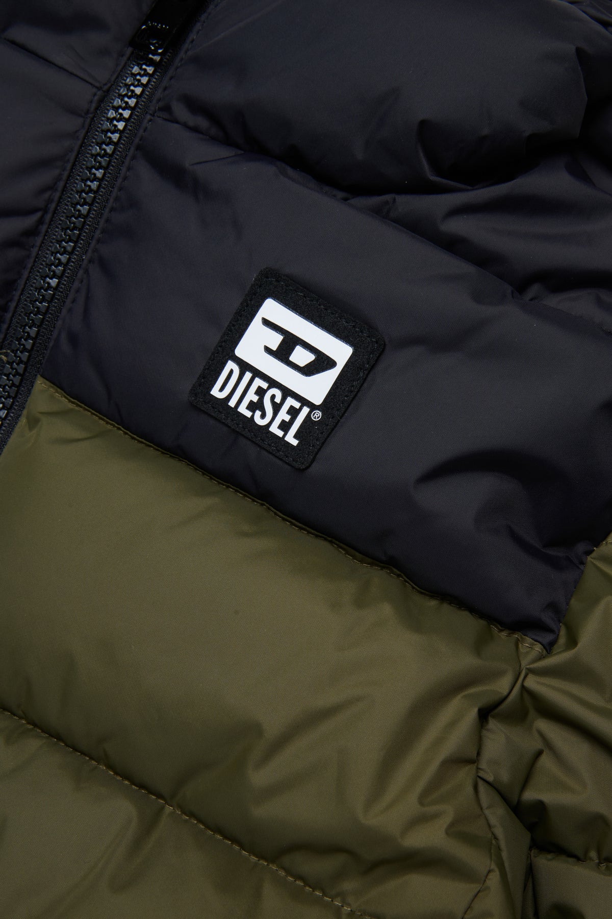 Padded jacket with logo