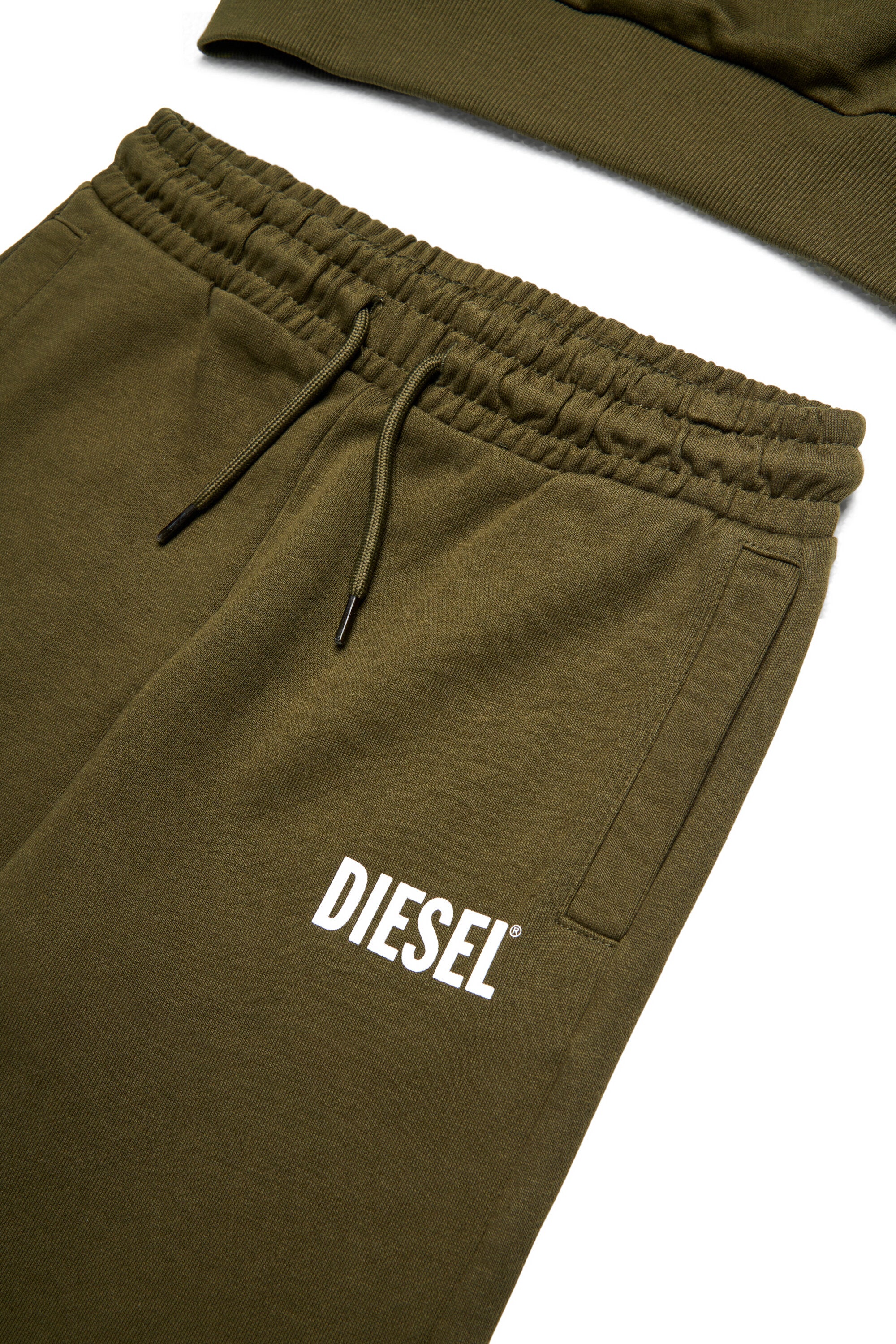 Dieselロゴ入りトラックスーツ