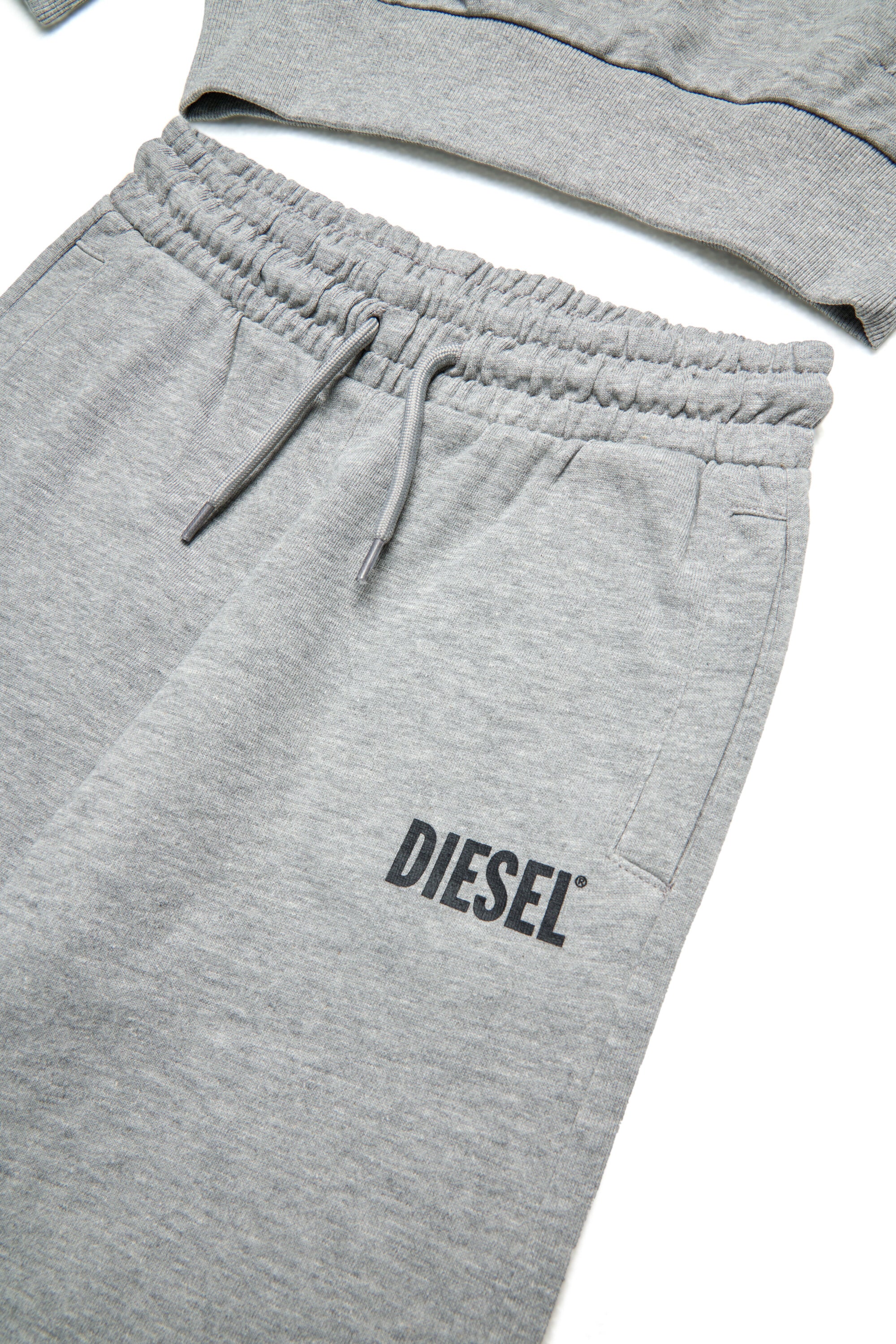 Dieselロゴ入りトラックスーツ