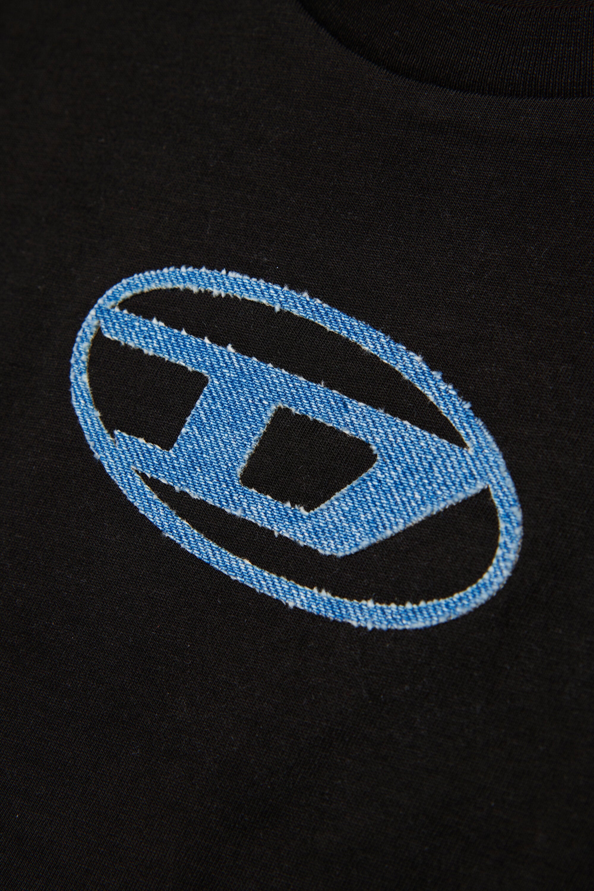 ロゴ入りTシャツ