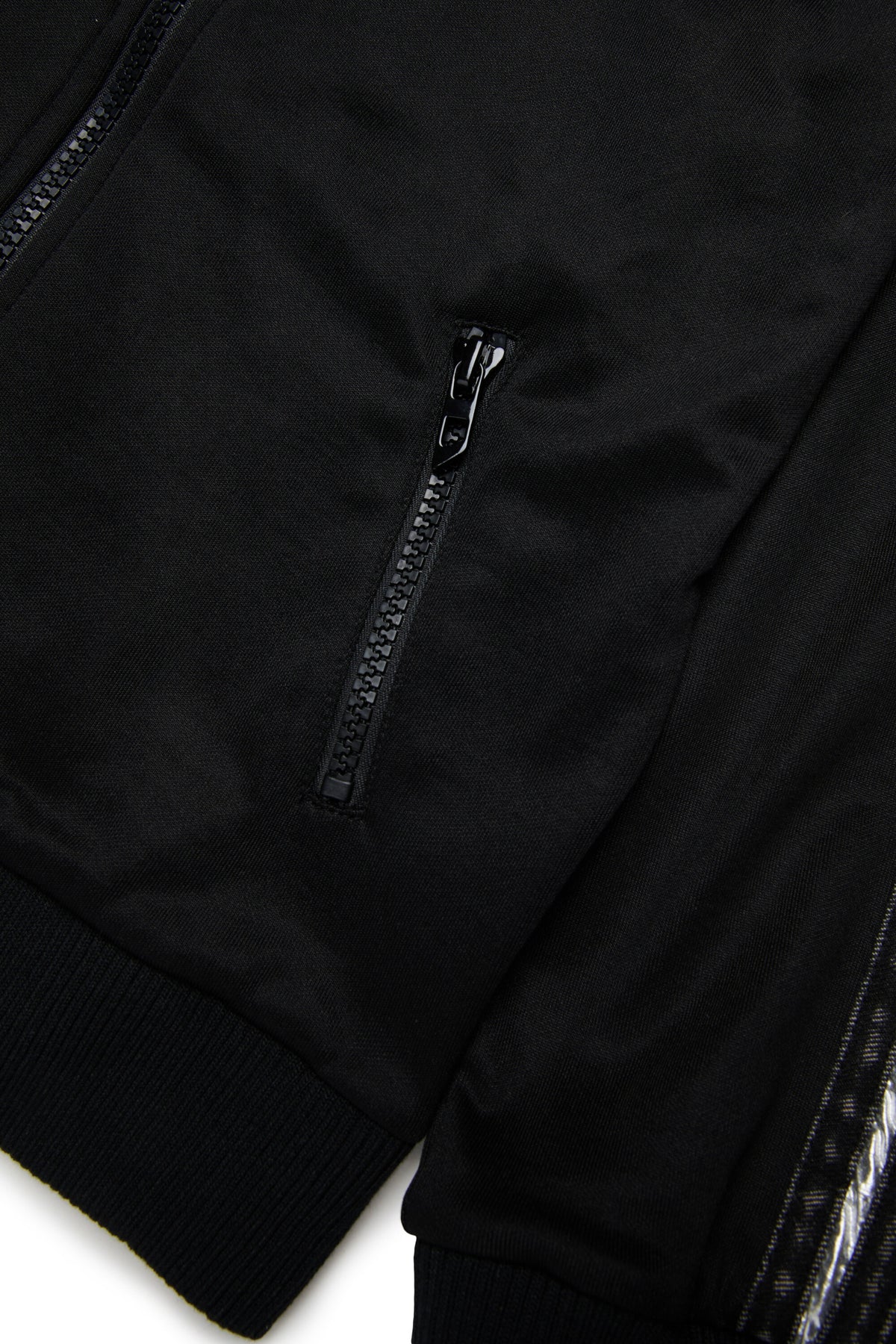 ロゴ入りフルジップスウェット