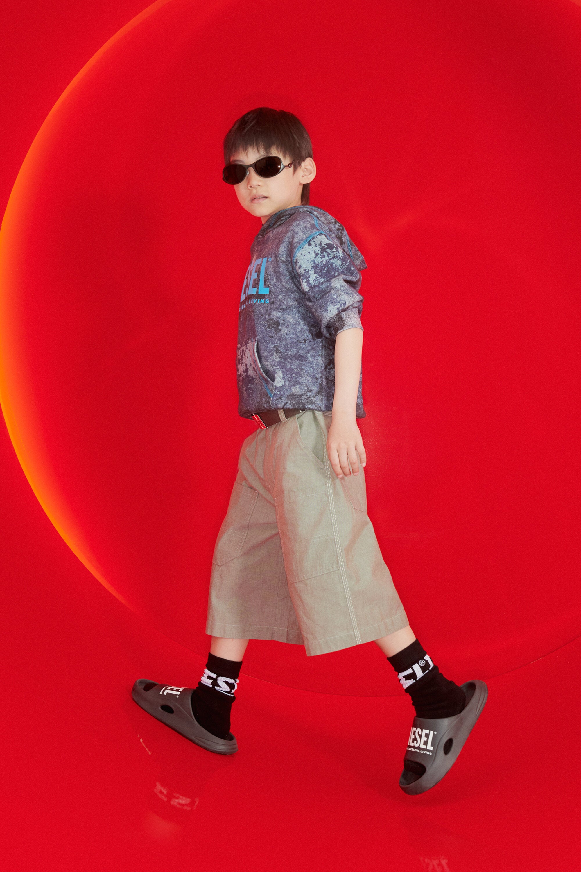 ロゴ入りフーディー