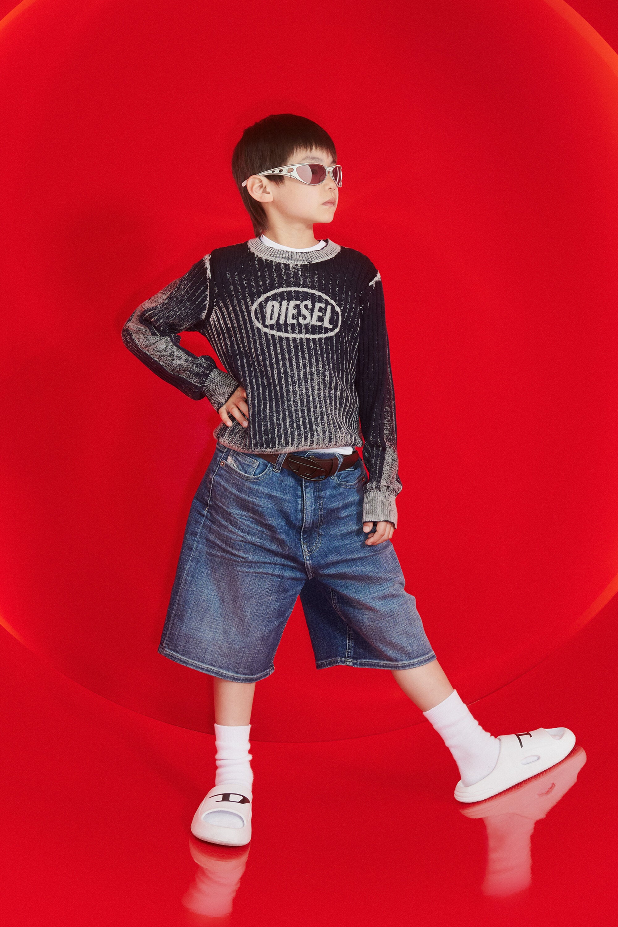 ロゴ入りリブ編みクルーネックプルオーバー