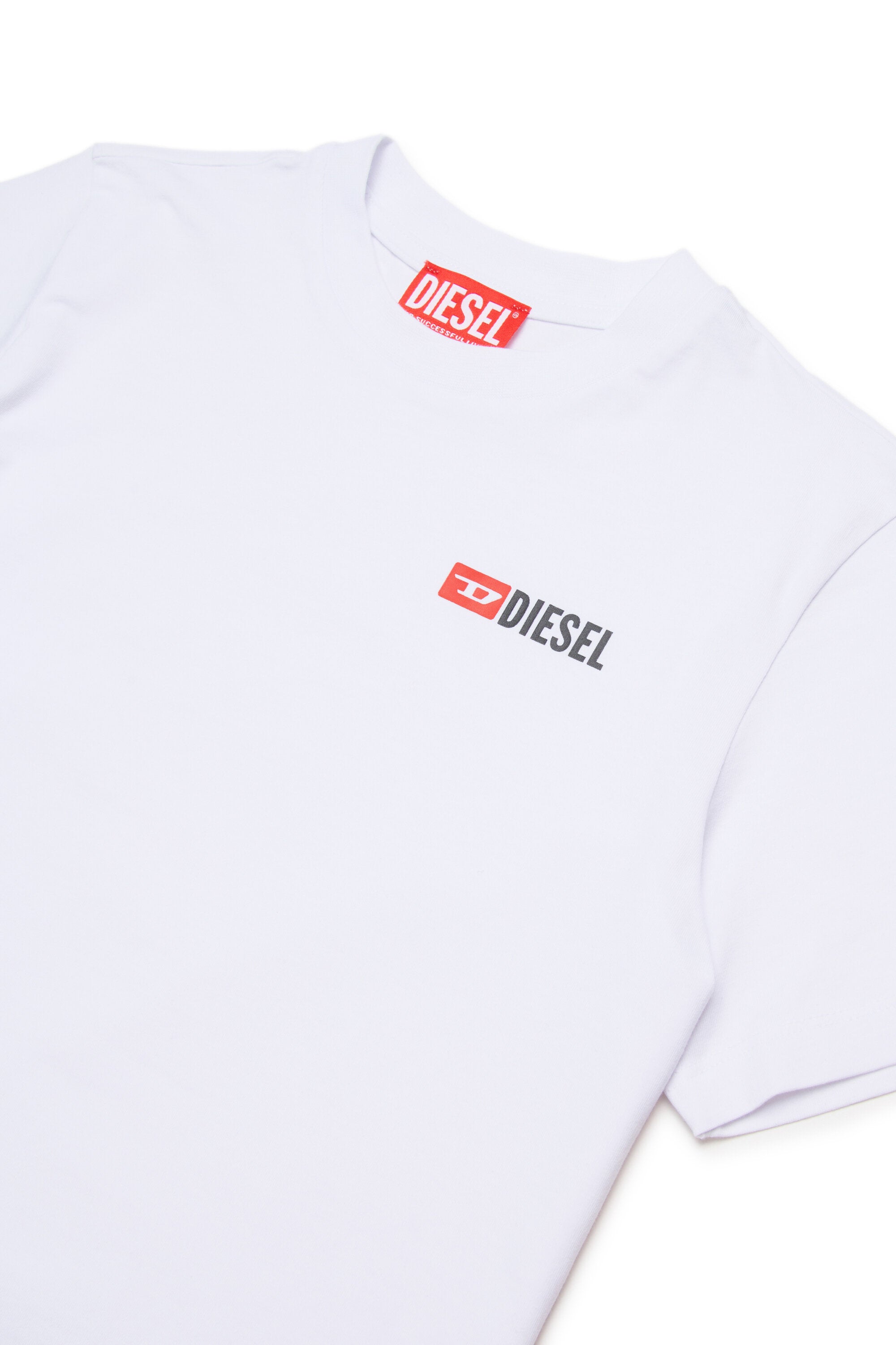 ロゴ入りTシャツ